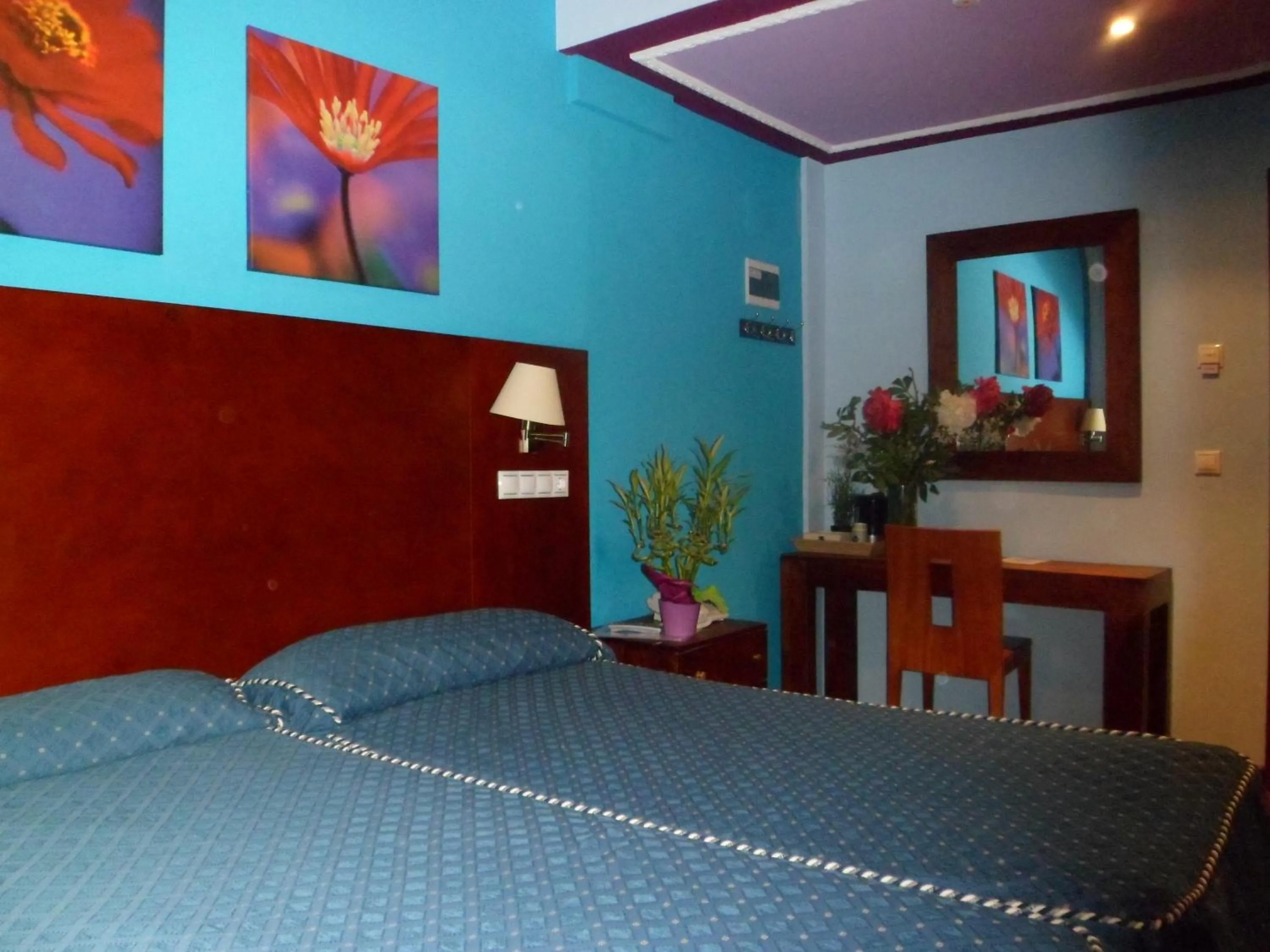 Bed in Auto Check In Hotel Las Nieves