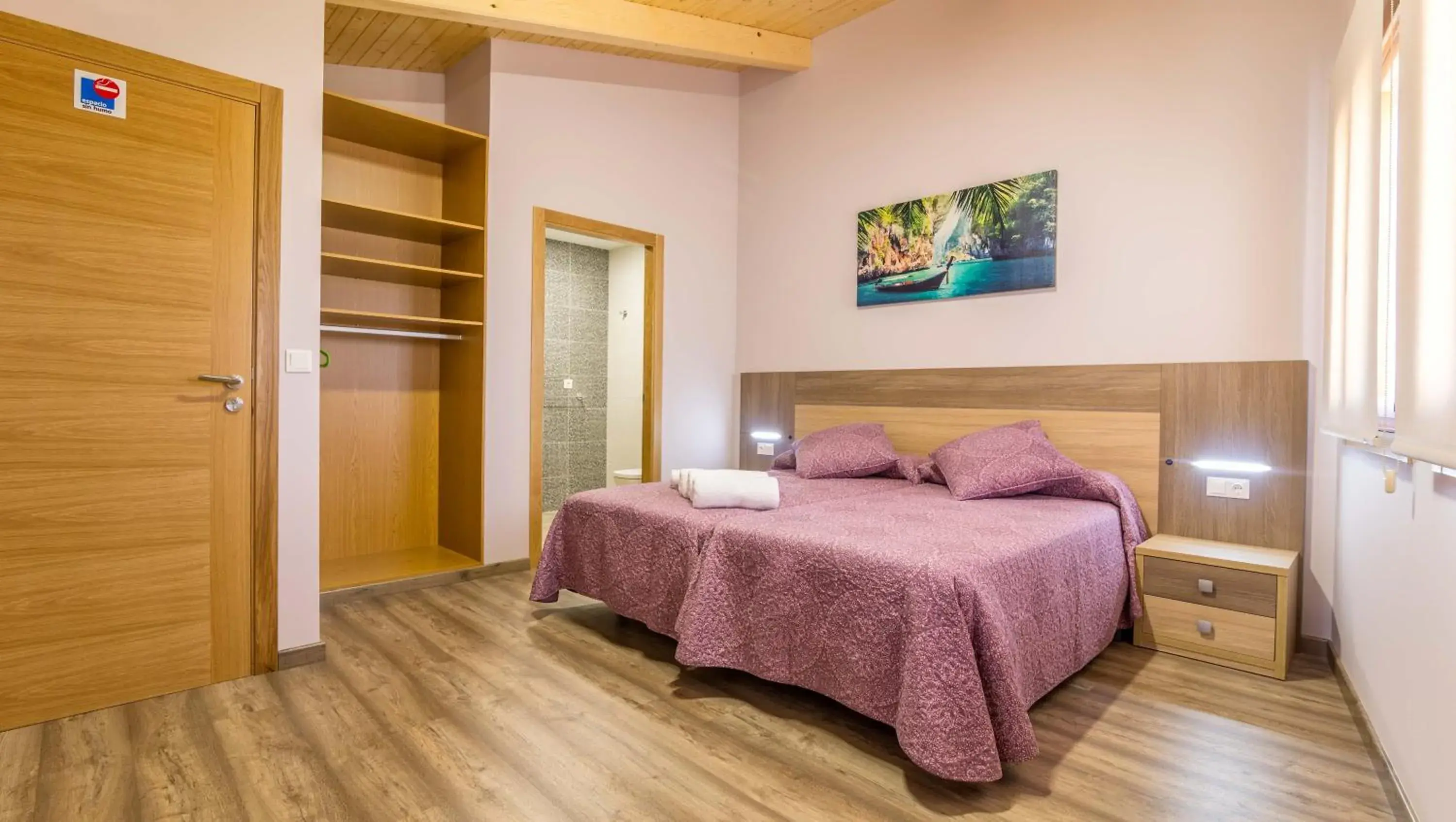 Twin Room with Private Bathroom in Pensión Pereiro Twin Room with Private Bathroom in Pensión Pereiro