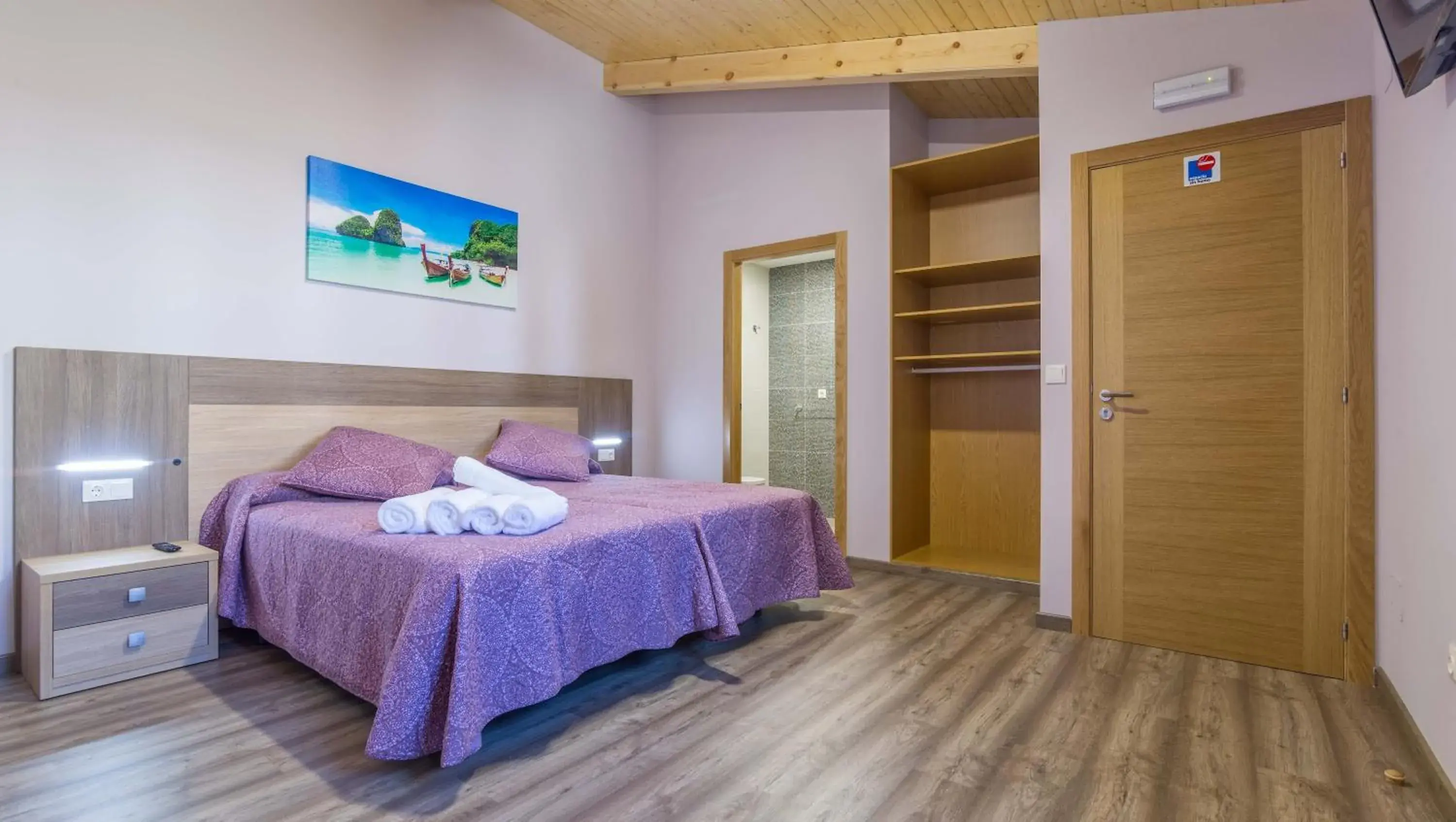 Twin Room with Private Bathroom in Pensión Pereiro Twin Room with Private Bathroom in Pensión Pereiro