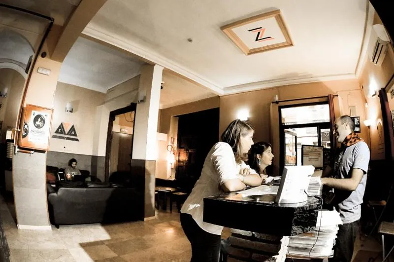 Lobby or reception in Be Zaragoza Hostel