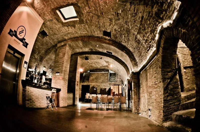 Lounge or bar in Be Zaragoza Hostel