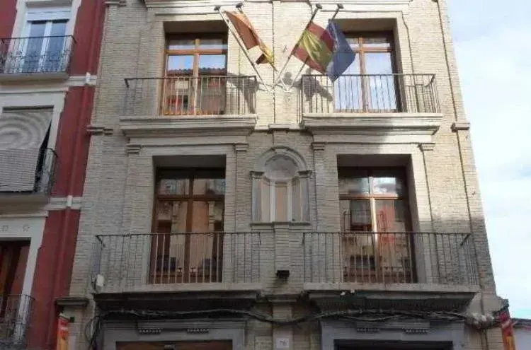 Property building in Be Zaragoza Hostel Property building in Be Zaragoza Hostel