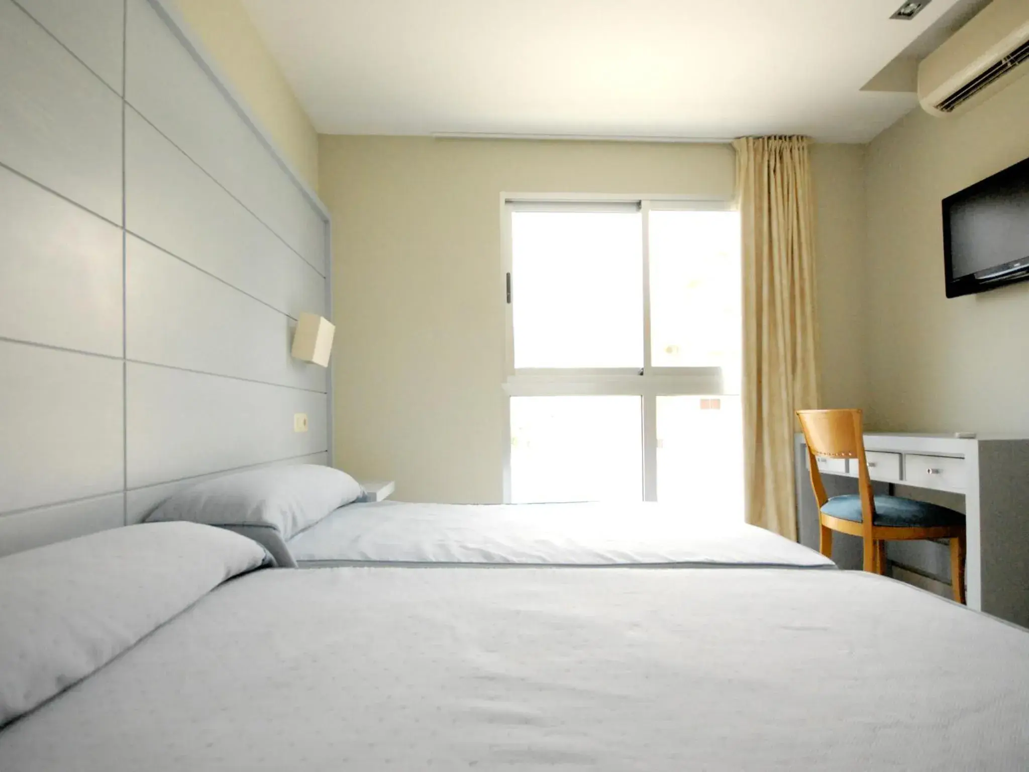 Photo of the whole room, Bed in Hotel Safari Photo of the whole room, Bed in Hotel Safari