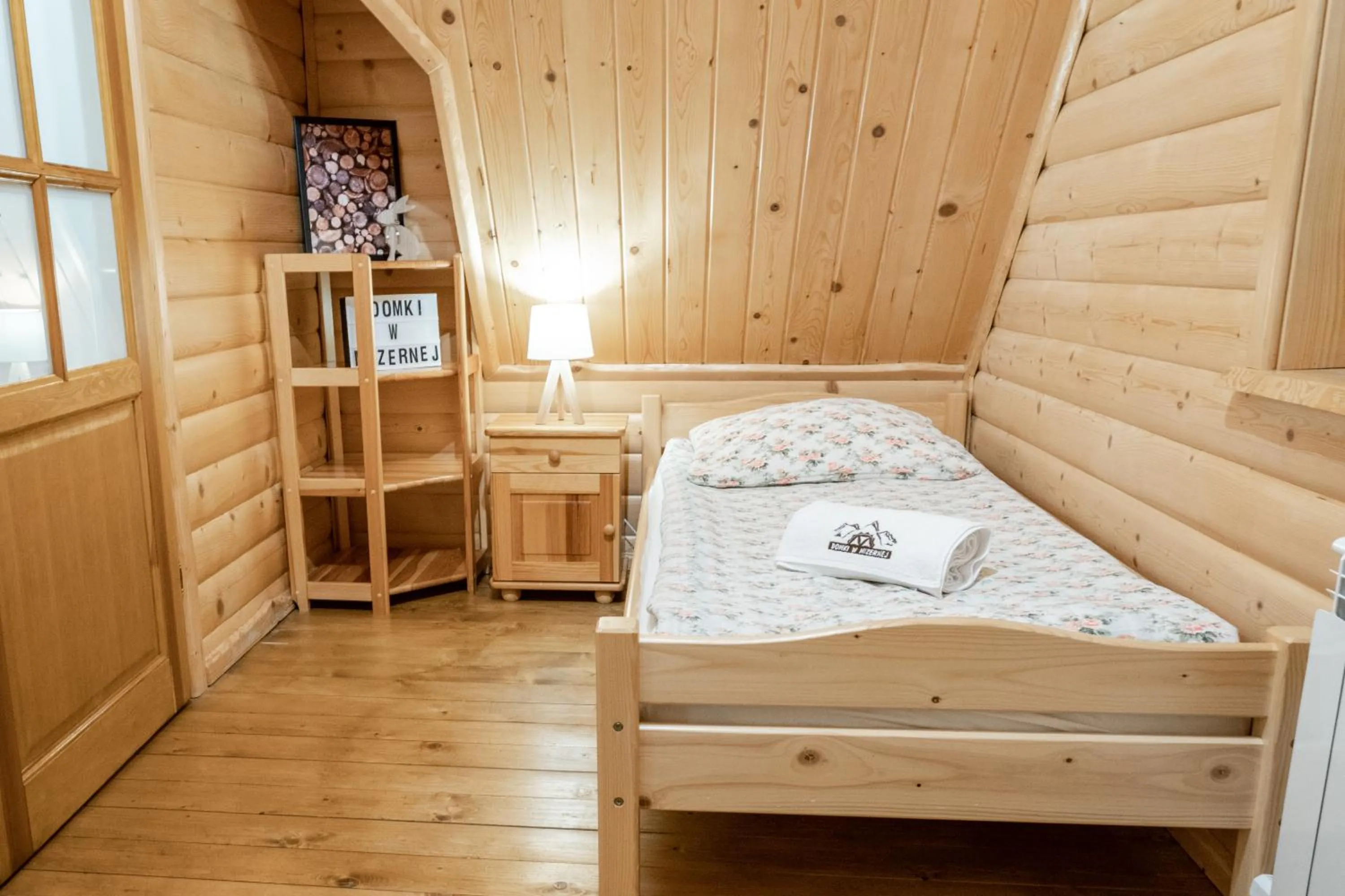 Bed in Pocztówka z Mizernej, domki z widokiem na góry, 1 km od Velo Czorsztyn, Jezioro Czorsztyńskie, rowery, cisza, spokój