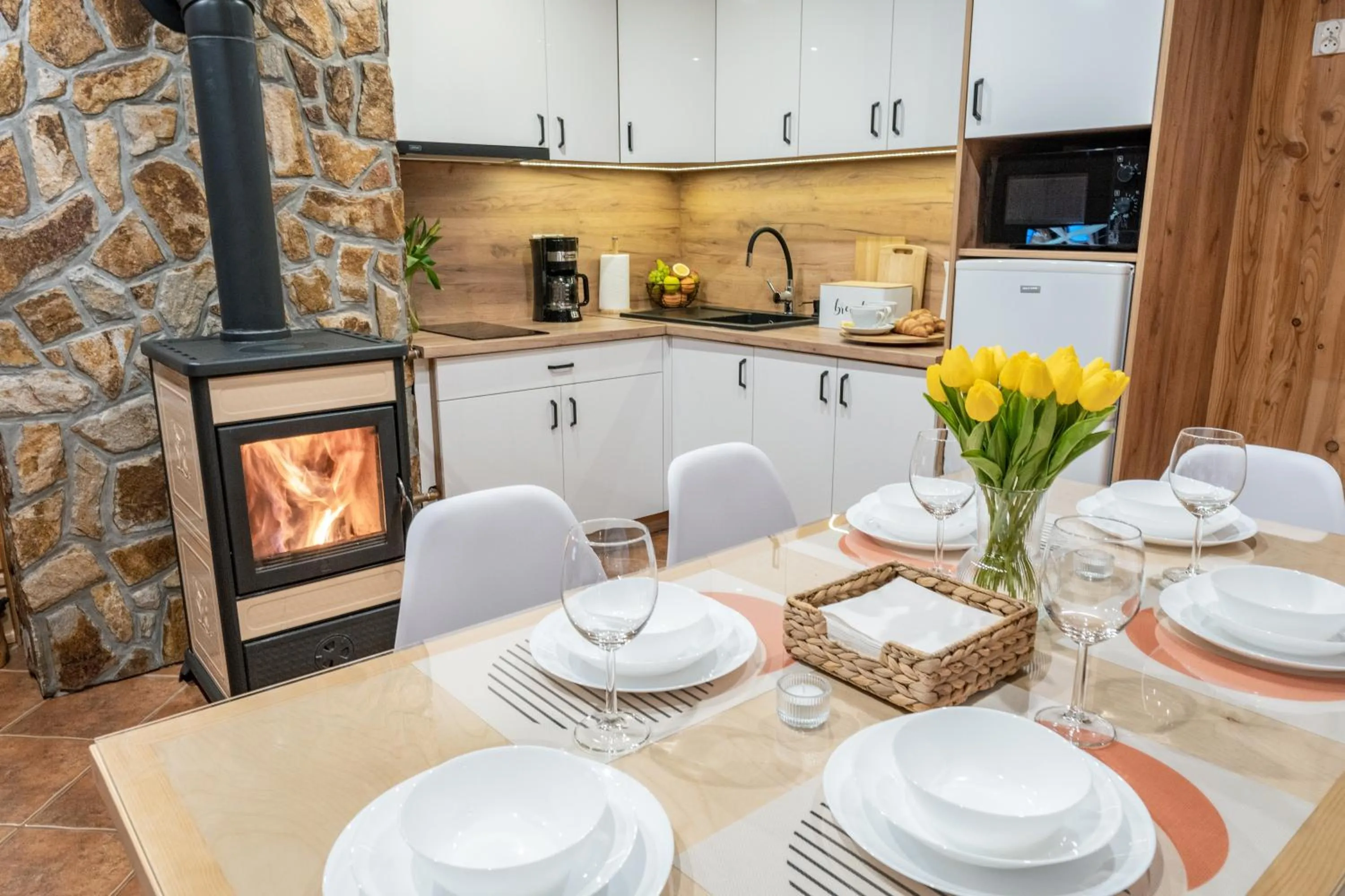 Kitchen or kitchenette in Pocztówka z Mizernej, domki z widokiem na góry, 1 km od Velo Czorsztyn, Jezioro Czorsztyńskie, rowery, cisza, spokój