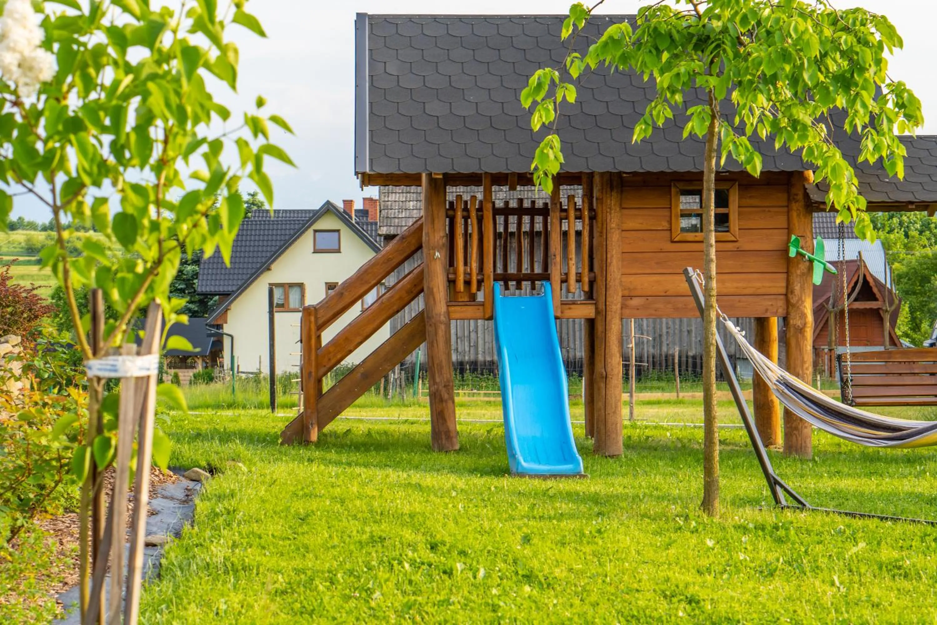 Children play ground in Pocztówka z Mizernej, domki z widokiem na góry, 1 km od Velo Czorsztyn, Jezioro Czorsztyńskie, rowery, cisza, spokój