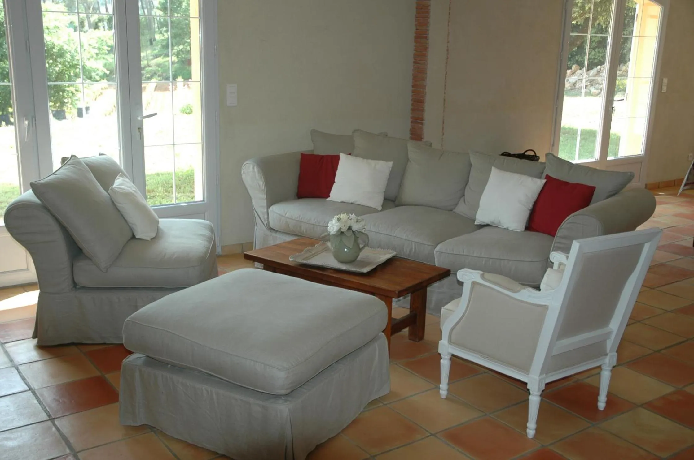 Communal lounge/ TV room in La Maison de Campagne