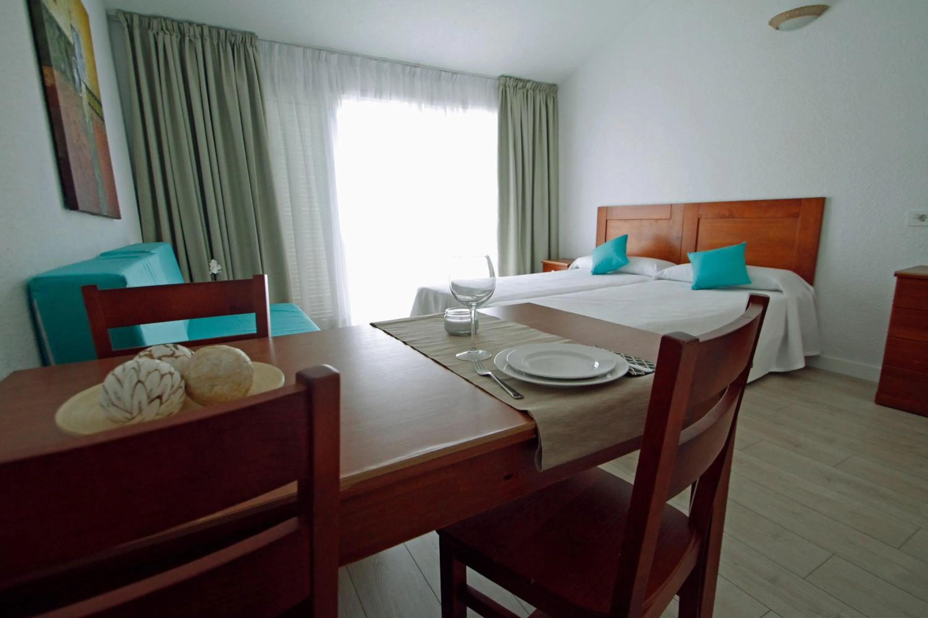 Photo of the whole room, Bed in Paradero II