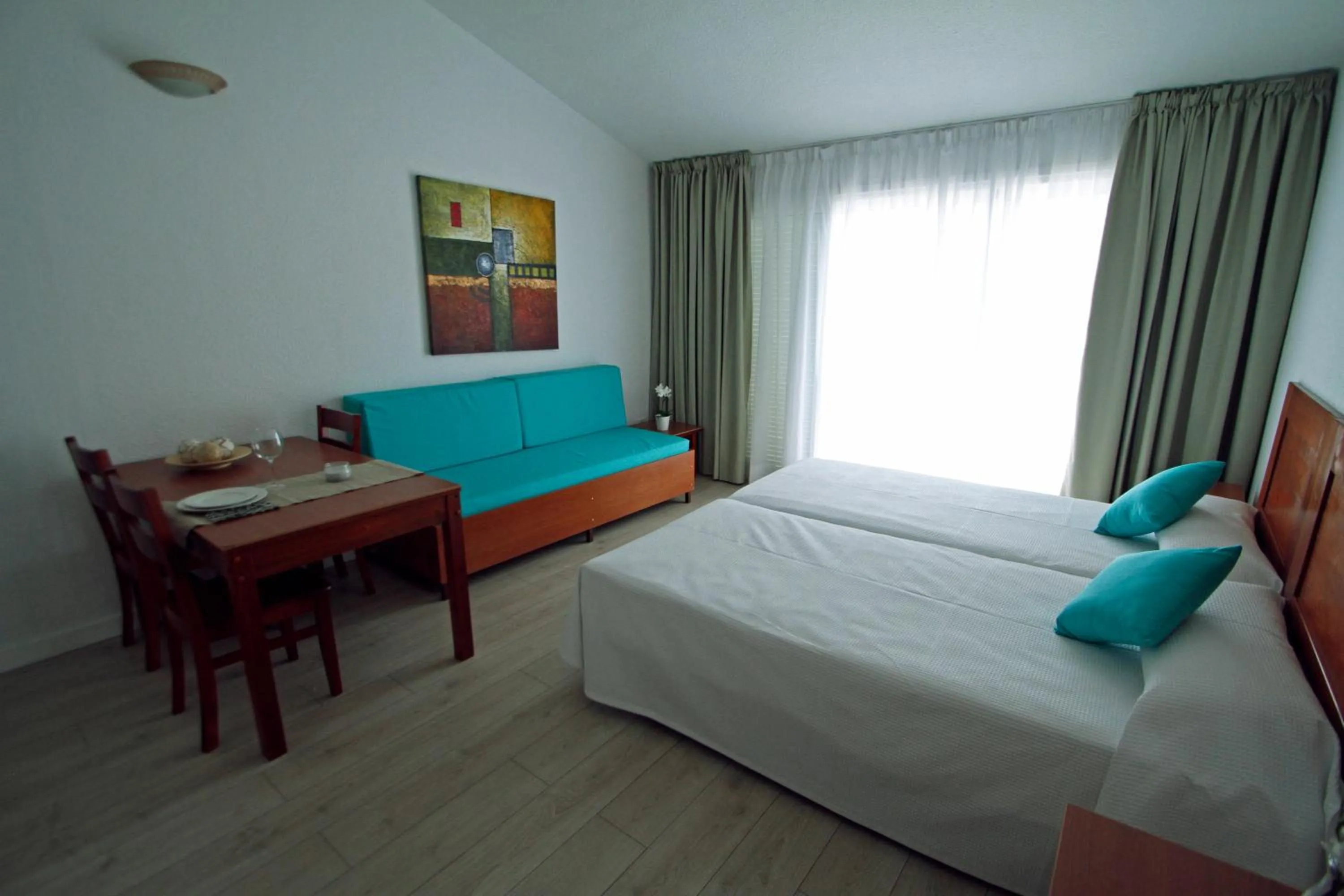 Photo of the whole room, Bed in Paradero II