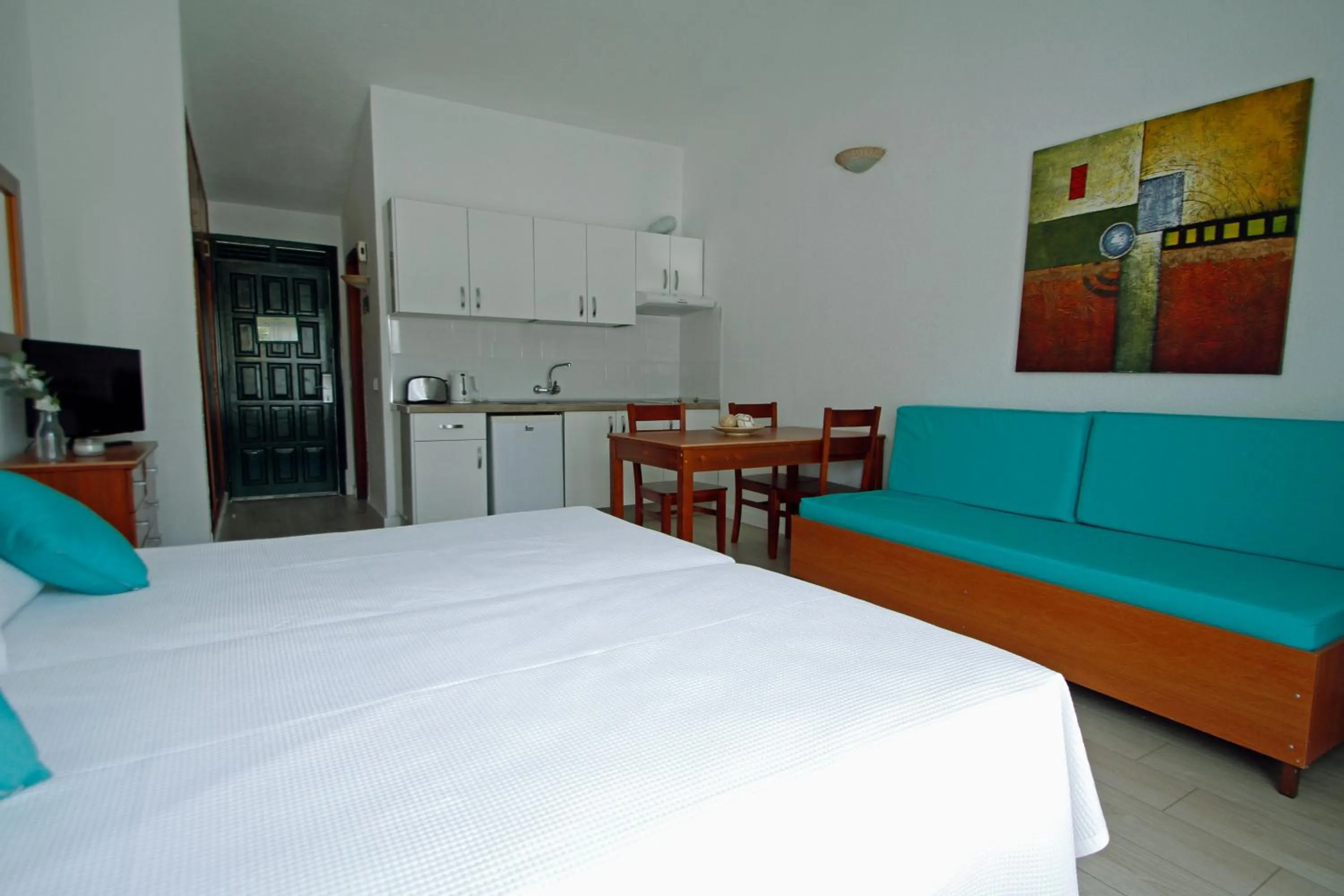 Photo of the whole room, Bed in Paradero II