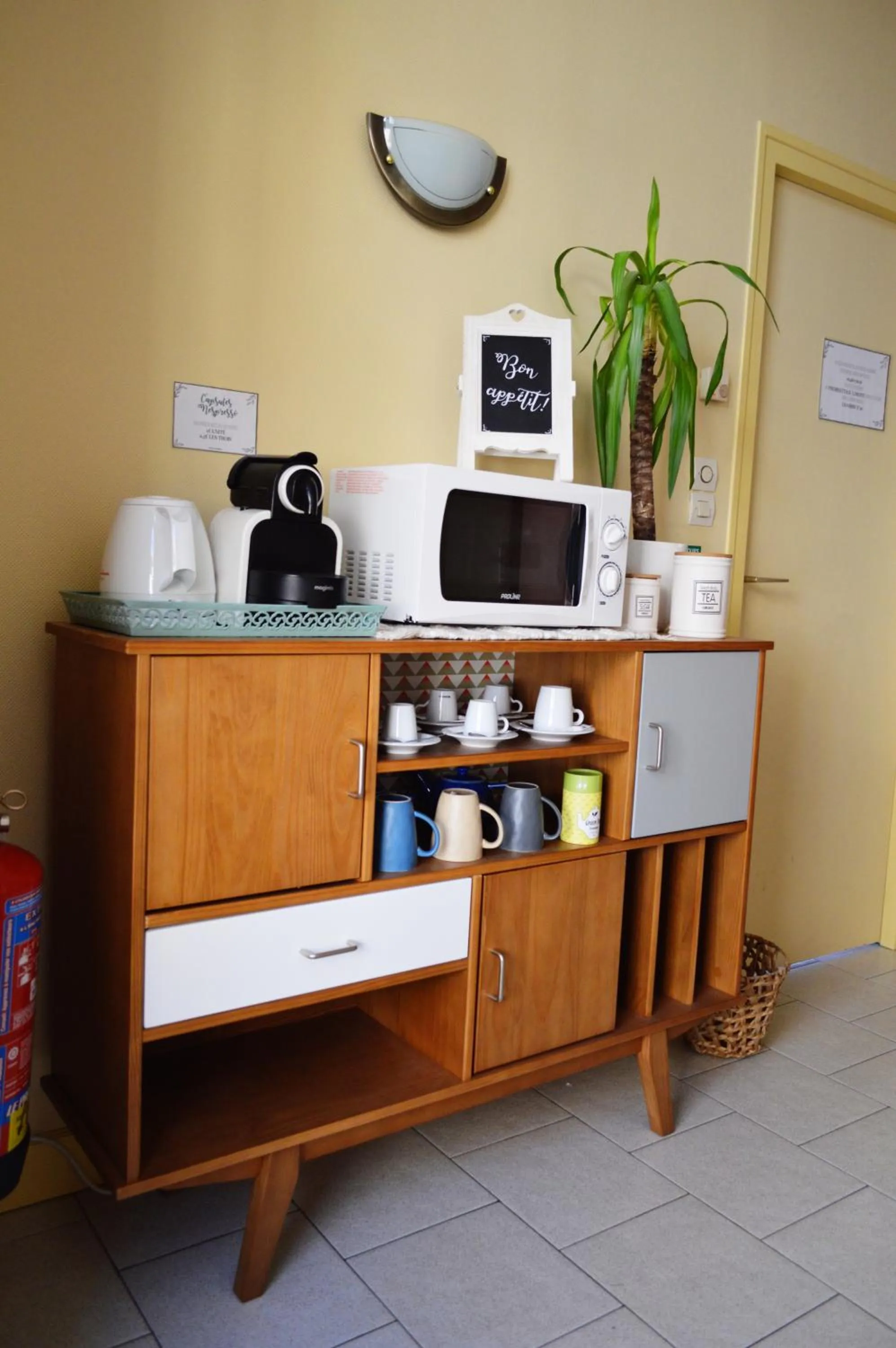 Coffee/tea facilities in Hôtel de France