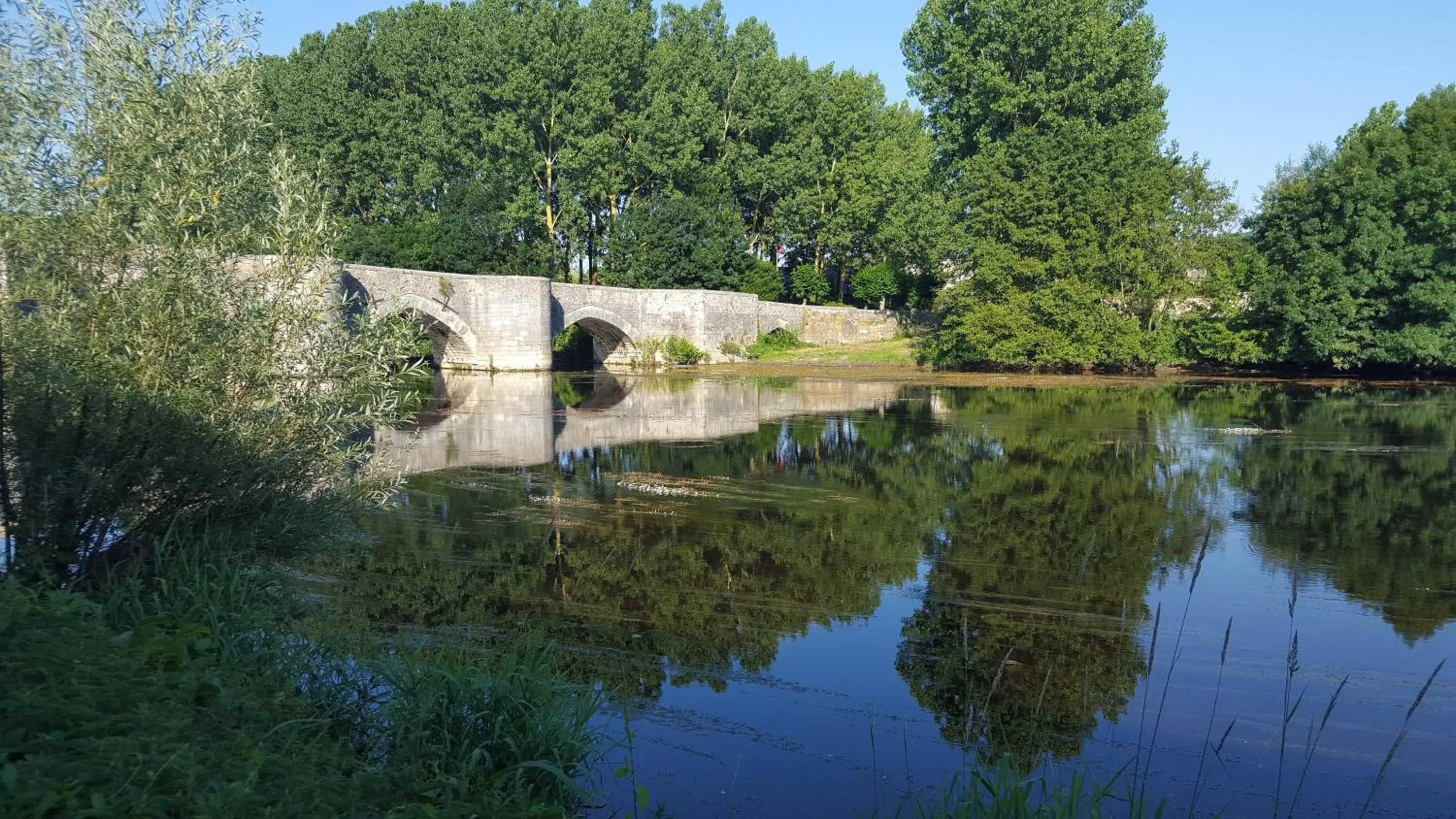 Nearby landmark in Hôtel de France