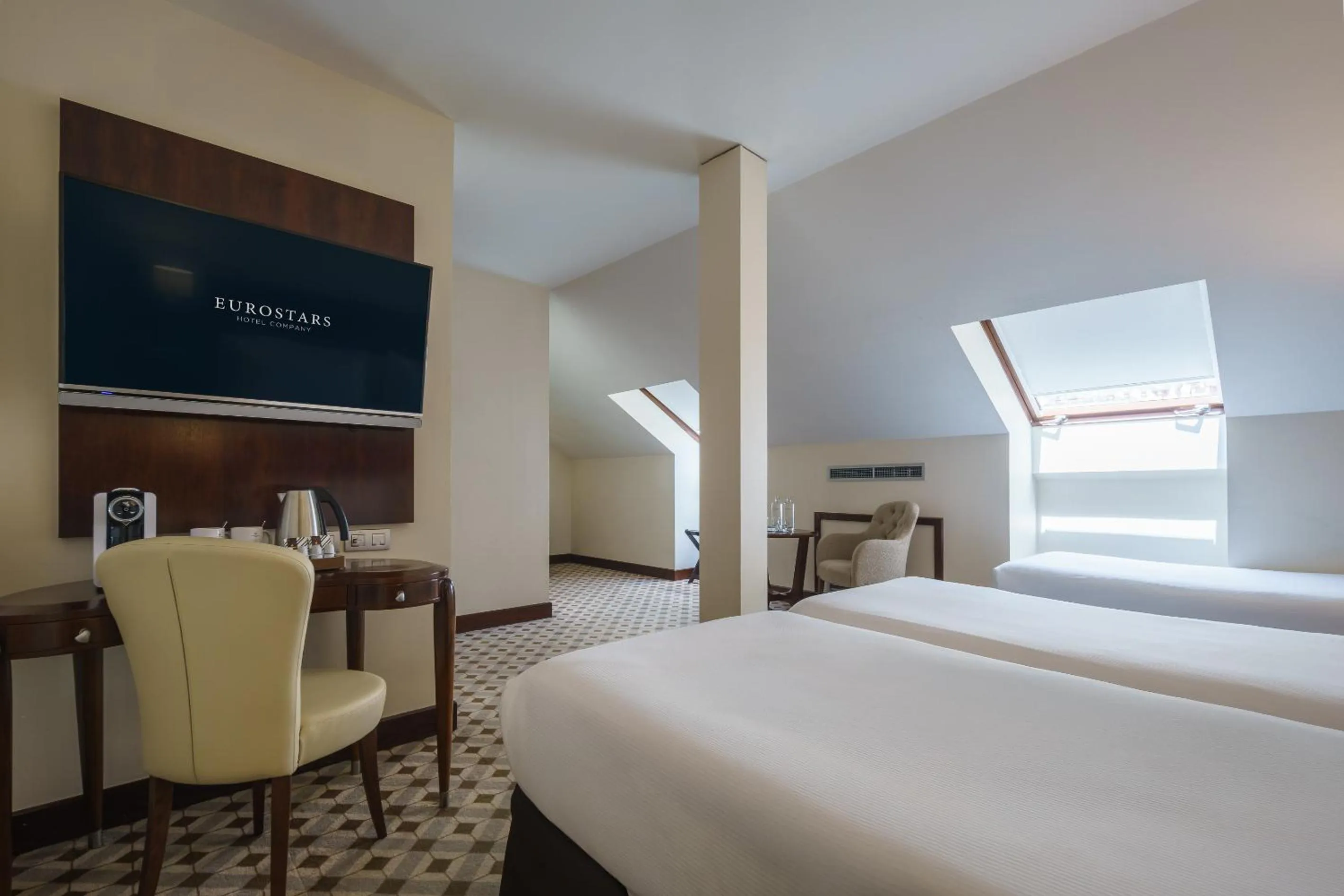 Bedroom, Bed in Eurostars Gran Via