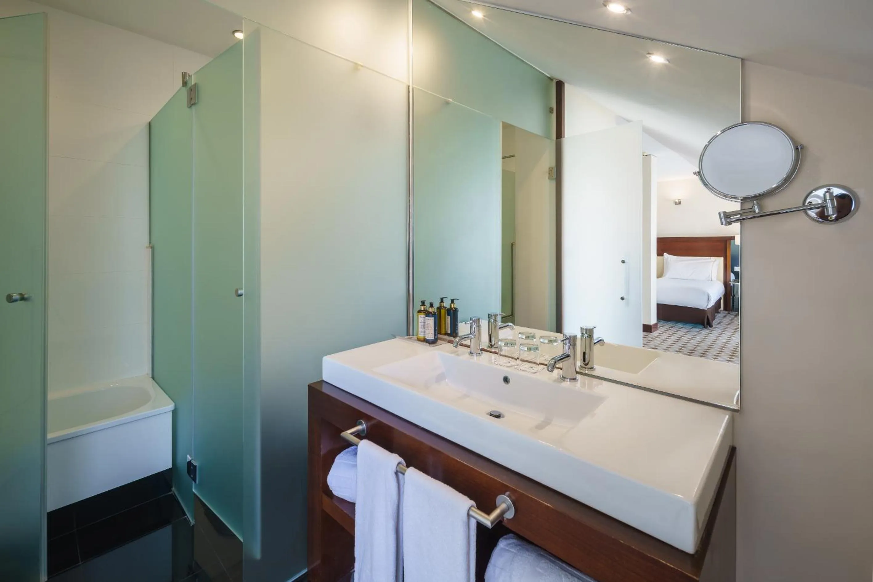 Bathroom, Bed in Eurostars Gran Via