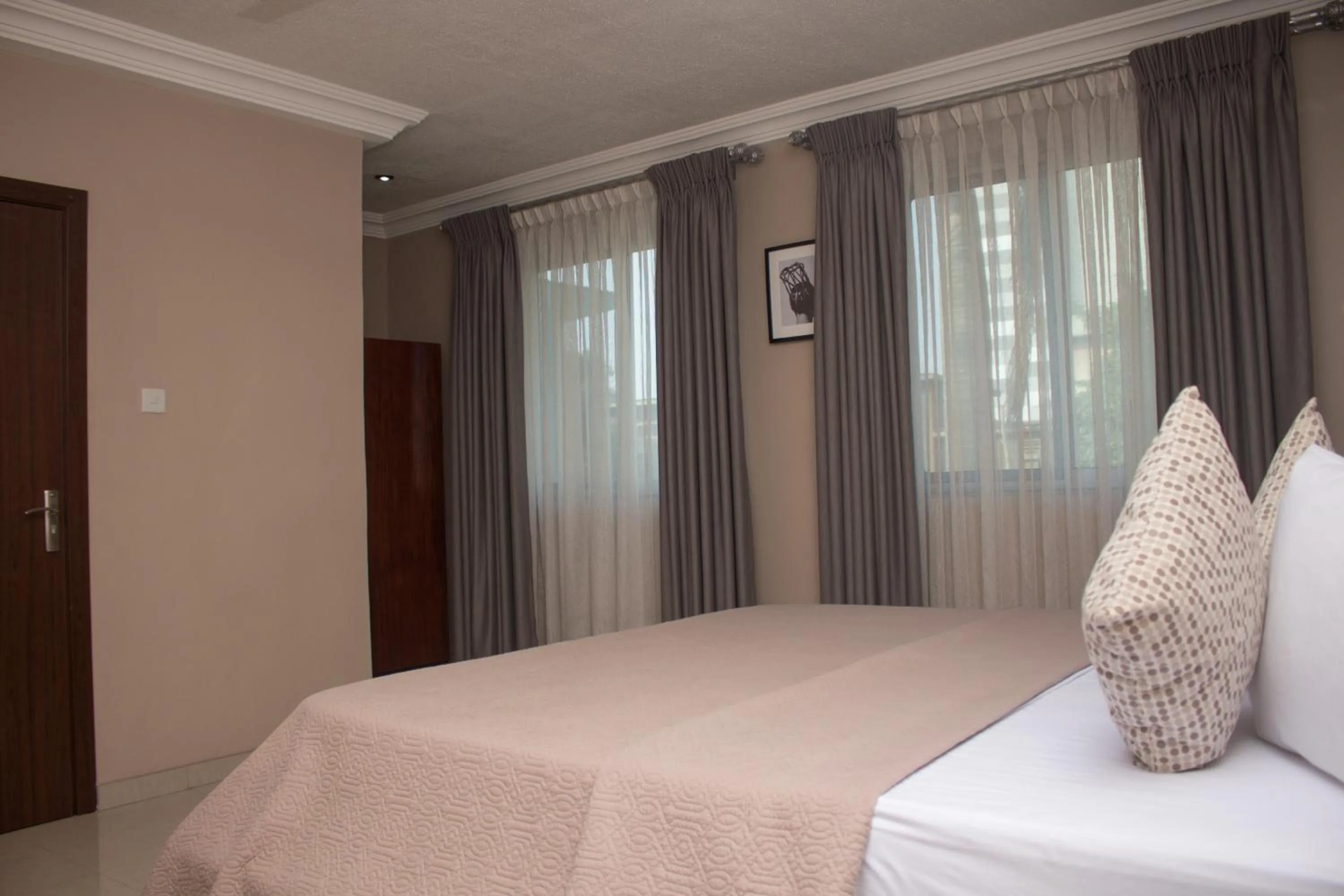 Photo of the whole room in Manjaro Suites