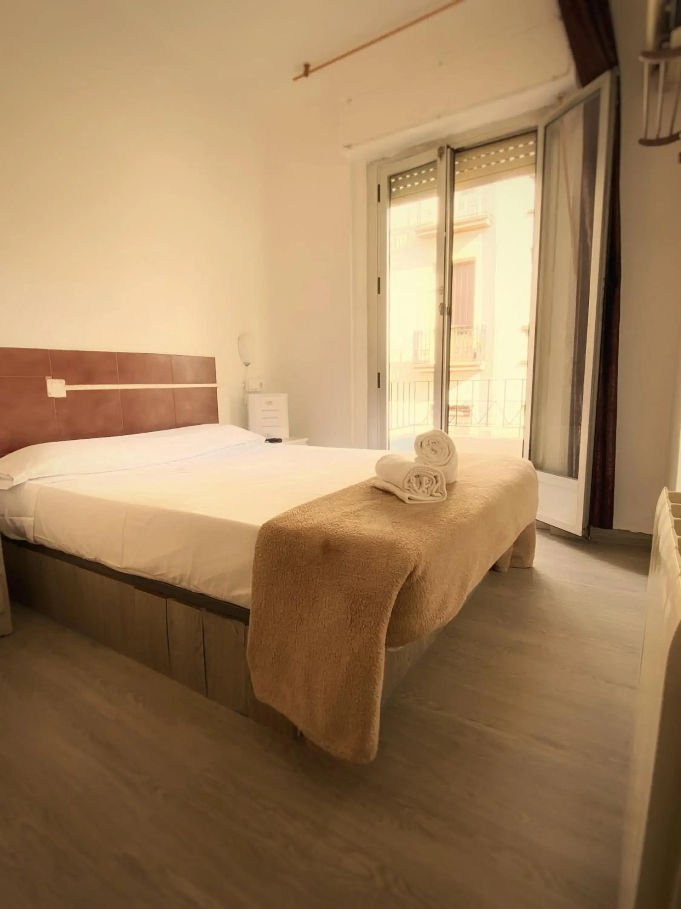 Queen Room in LÀtic Rooms Queen Room in LÀtic Rooms