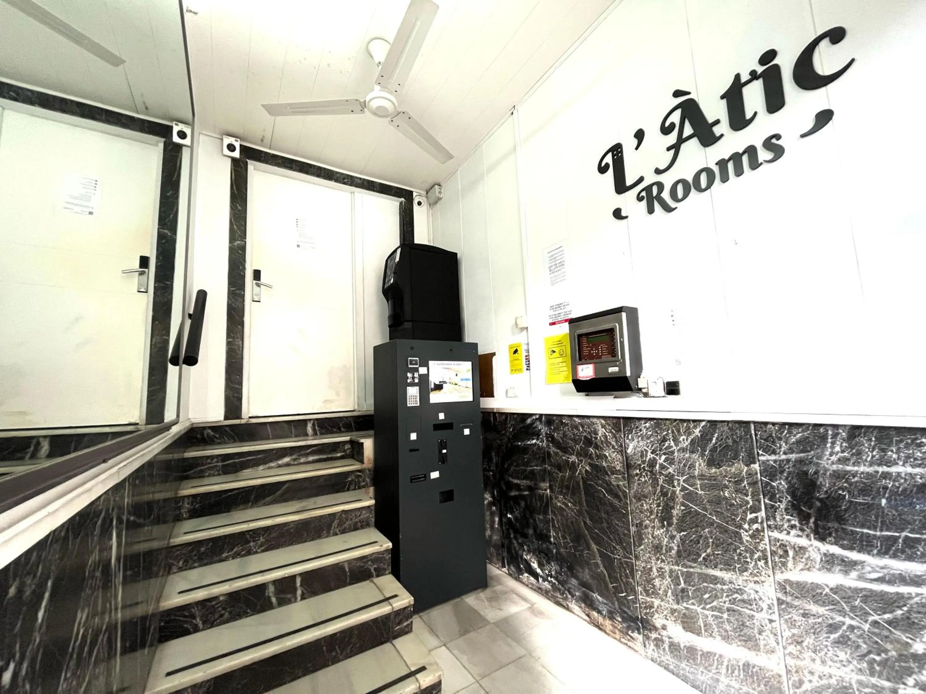 Lobby or reception in LÀtic Rooms
