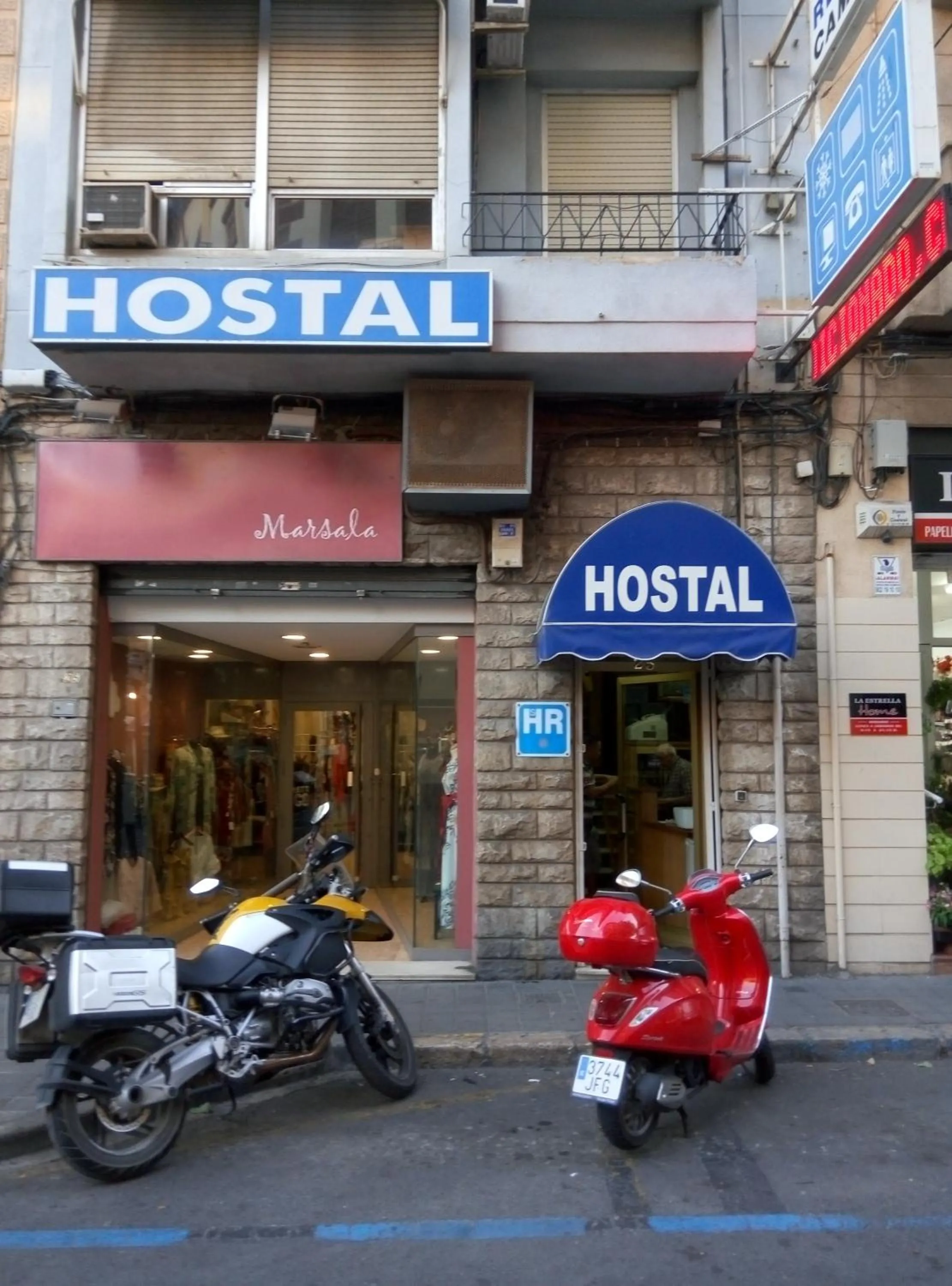 Facade/entrance in LÀtic Rooms