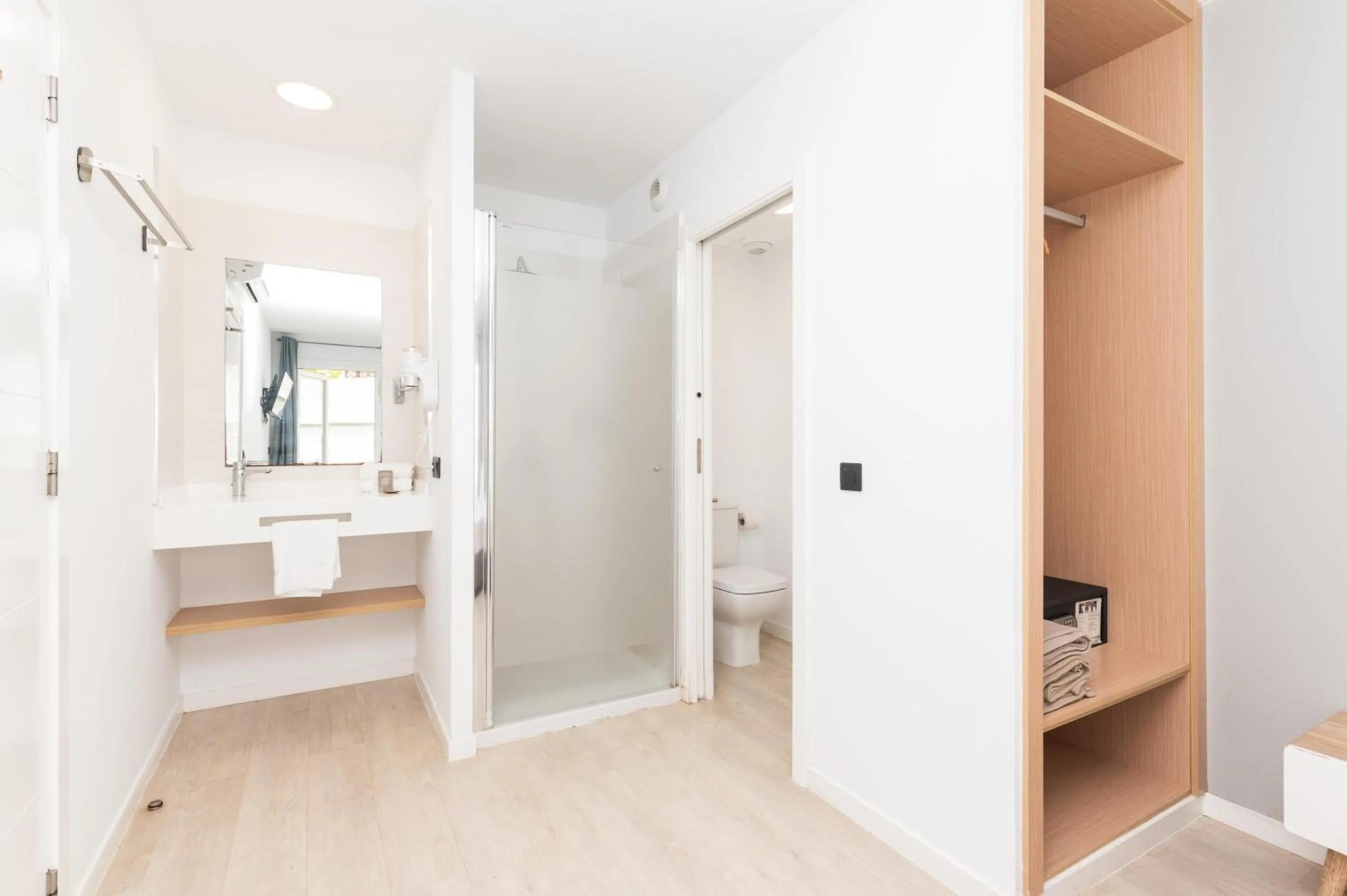 Bathroom in BARRANCO Chic! Apartments by ALEGRIA