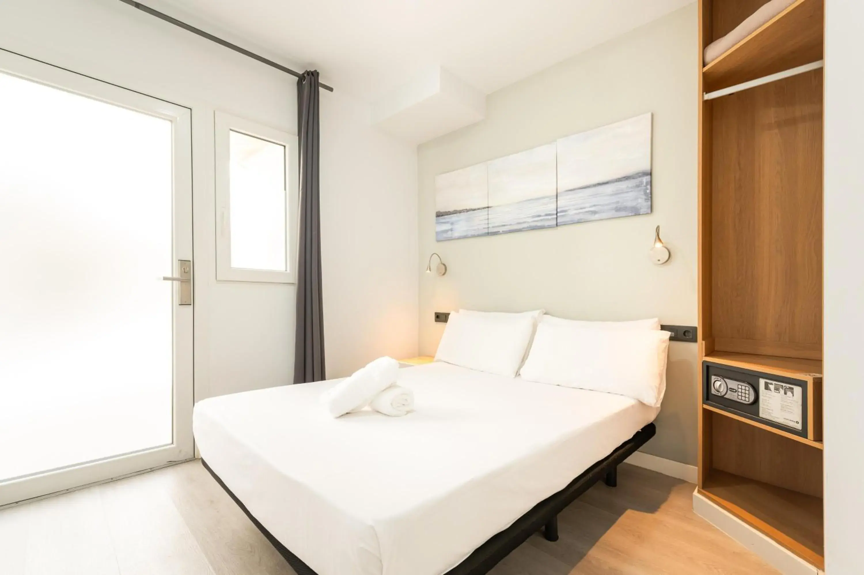 Photo of the whole room, Bed in ALEGRIA Barranco Photo of the whole room, Bed in ALEGRIA Barranco