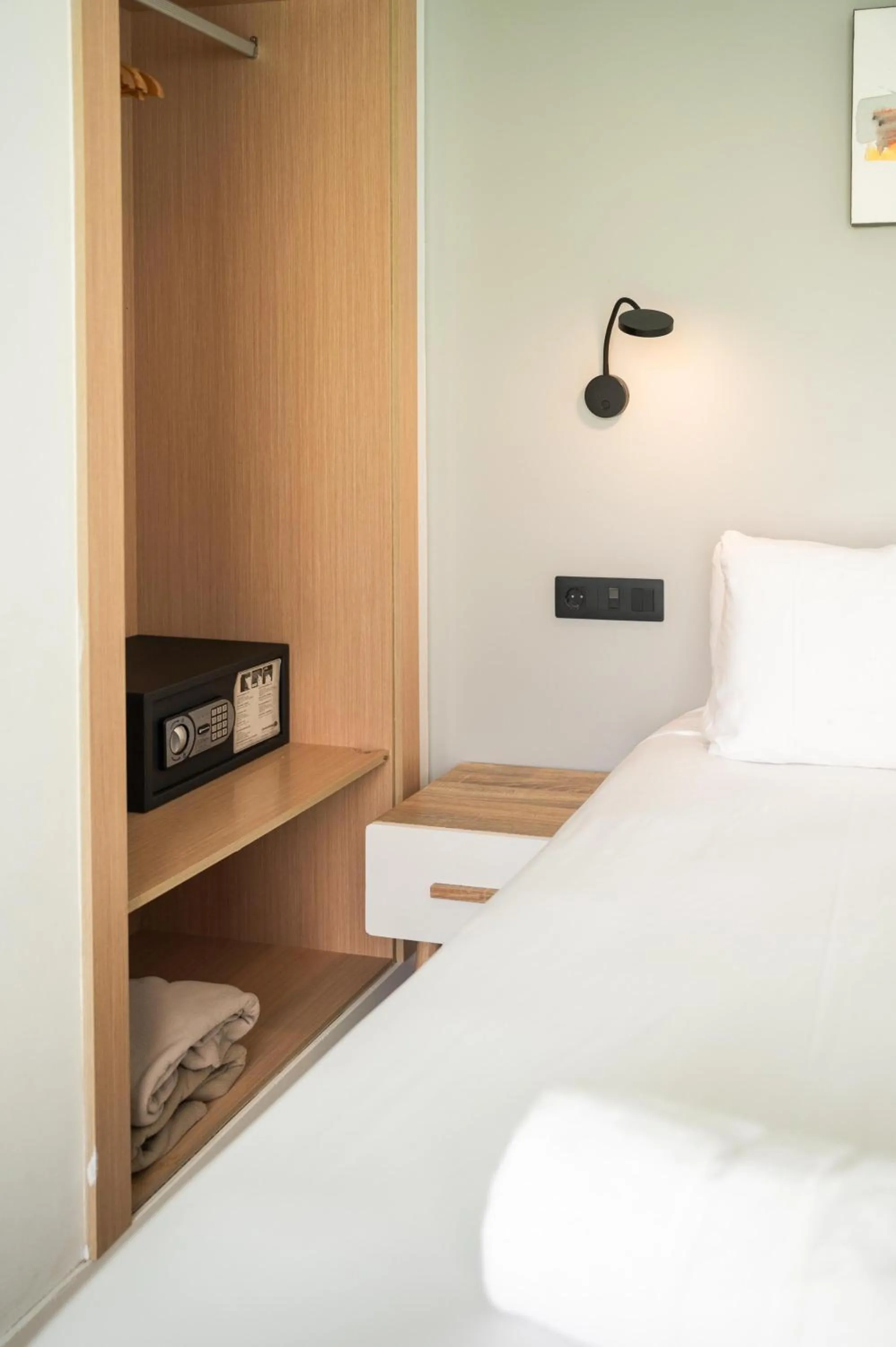 Photo of the whole room, Bed in BARRANCO Chic! Apartments by ALEGRIA