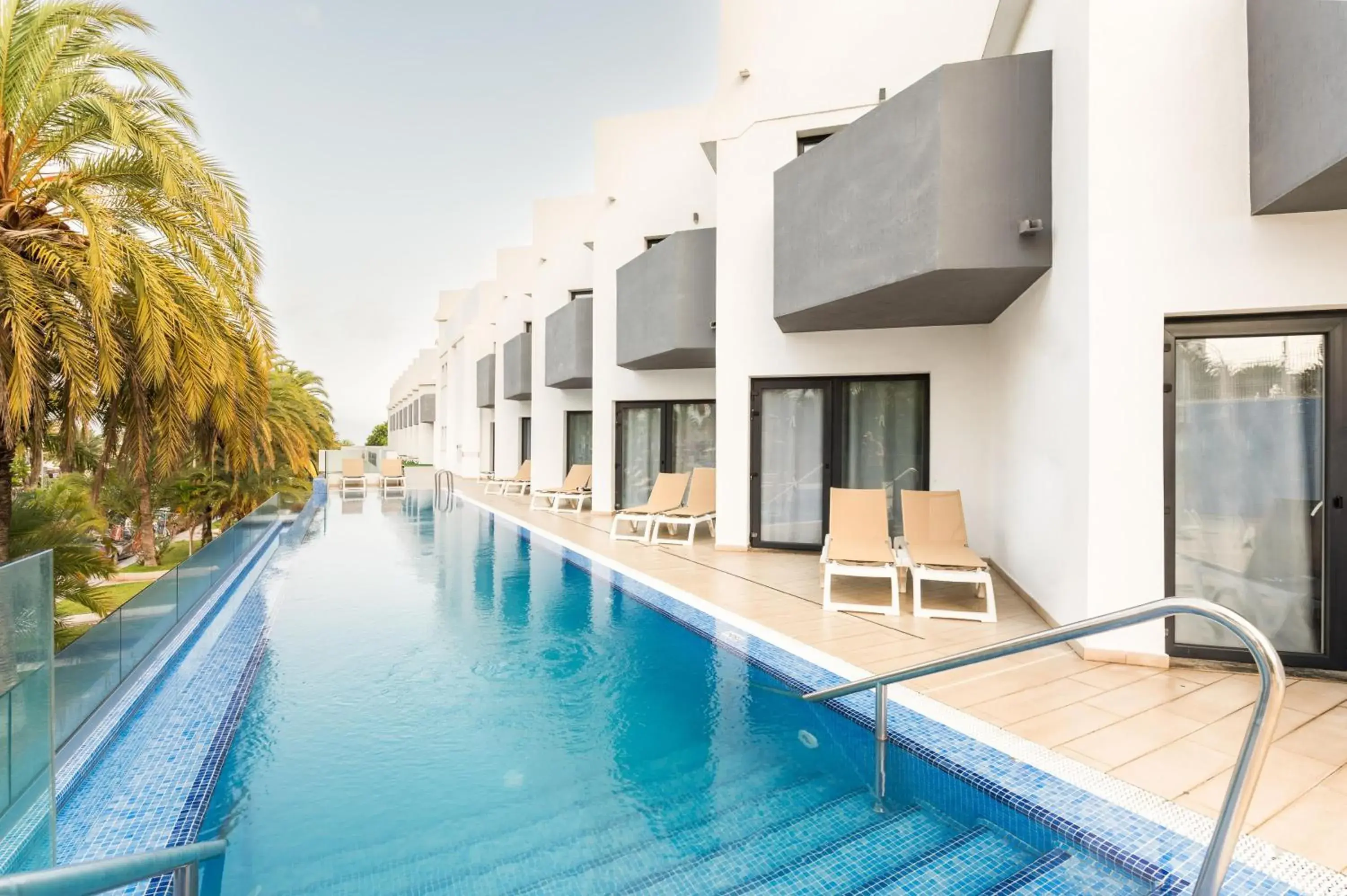 BARRANCO Chic! Apartments by ALEGRIA BARRANCO Chic! Apartments by ALEGRIA