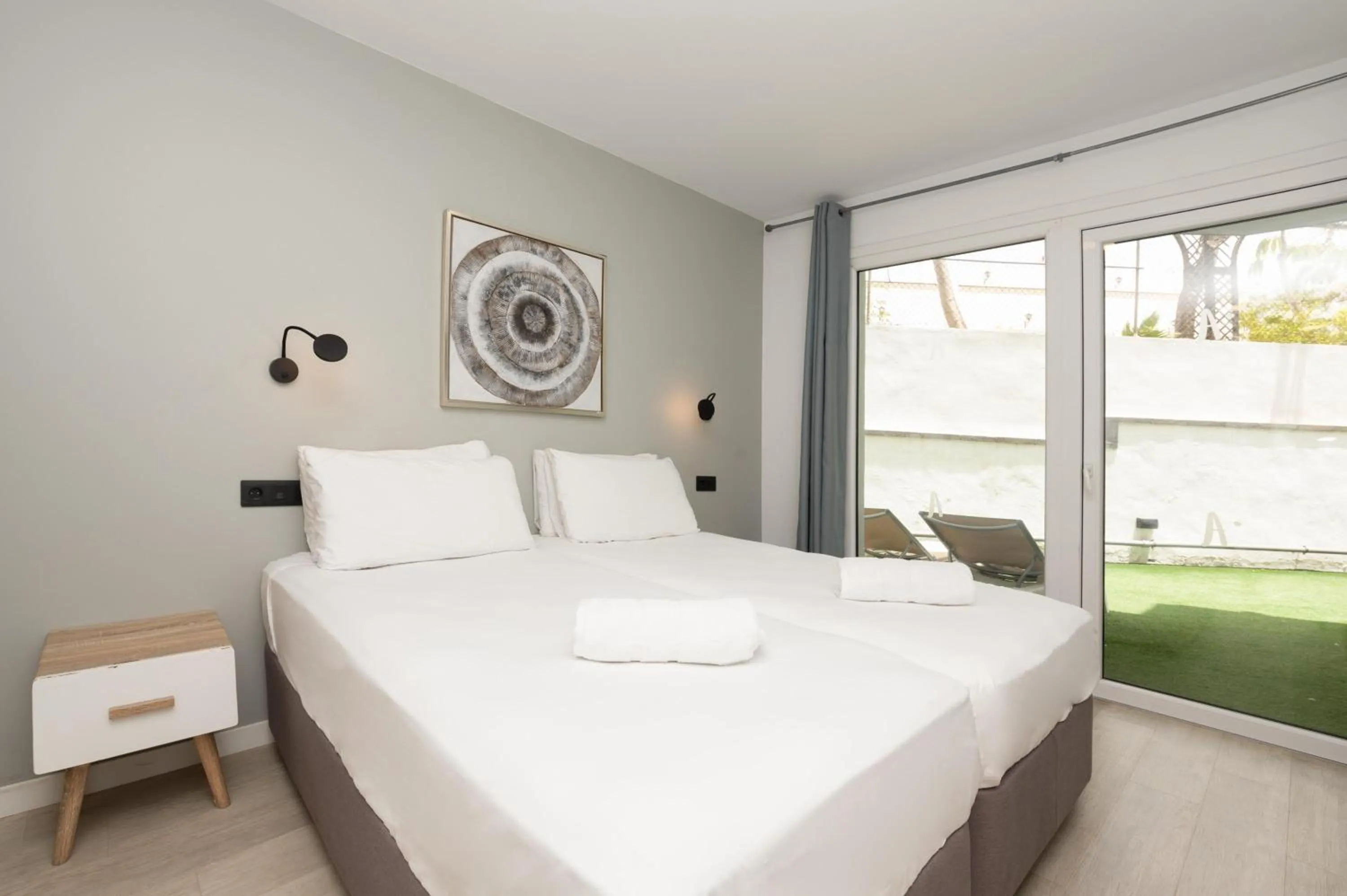 Photo of the whole room, Bed in BARRANCO Chic! Apartments by ALEGRIA