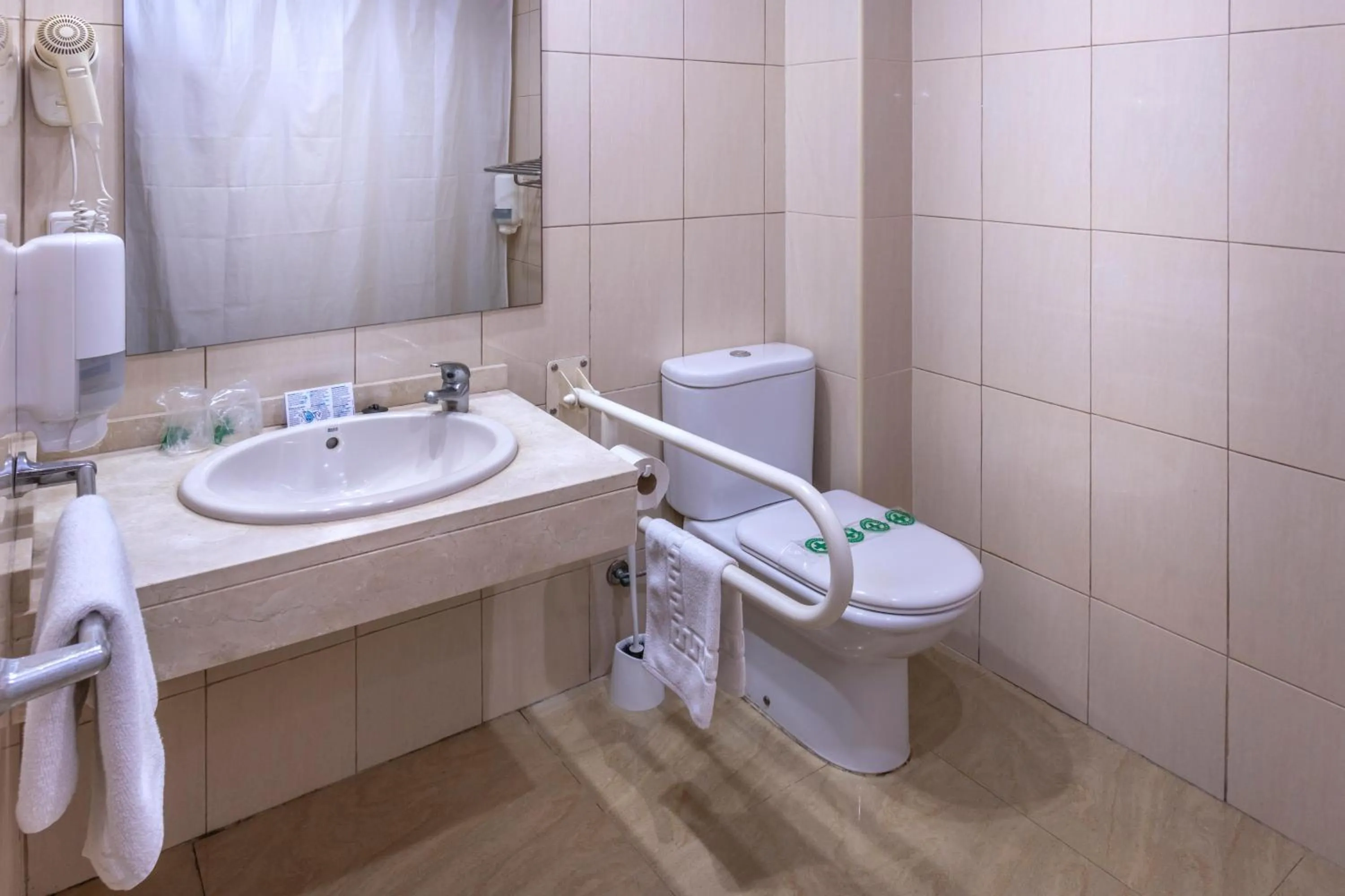 Bathroom in Moremar Hotel