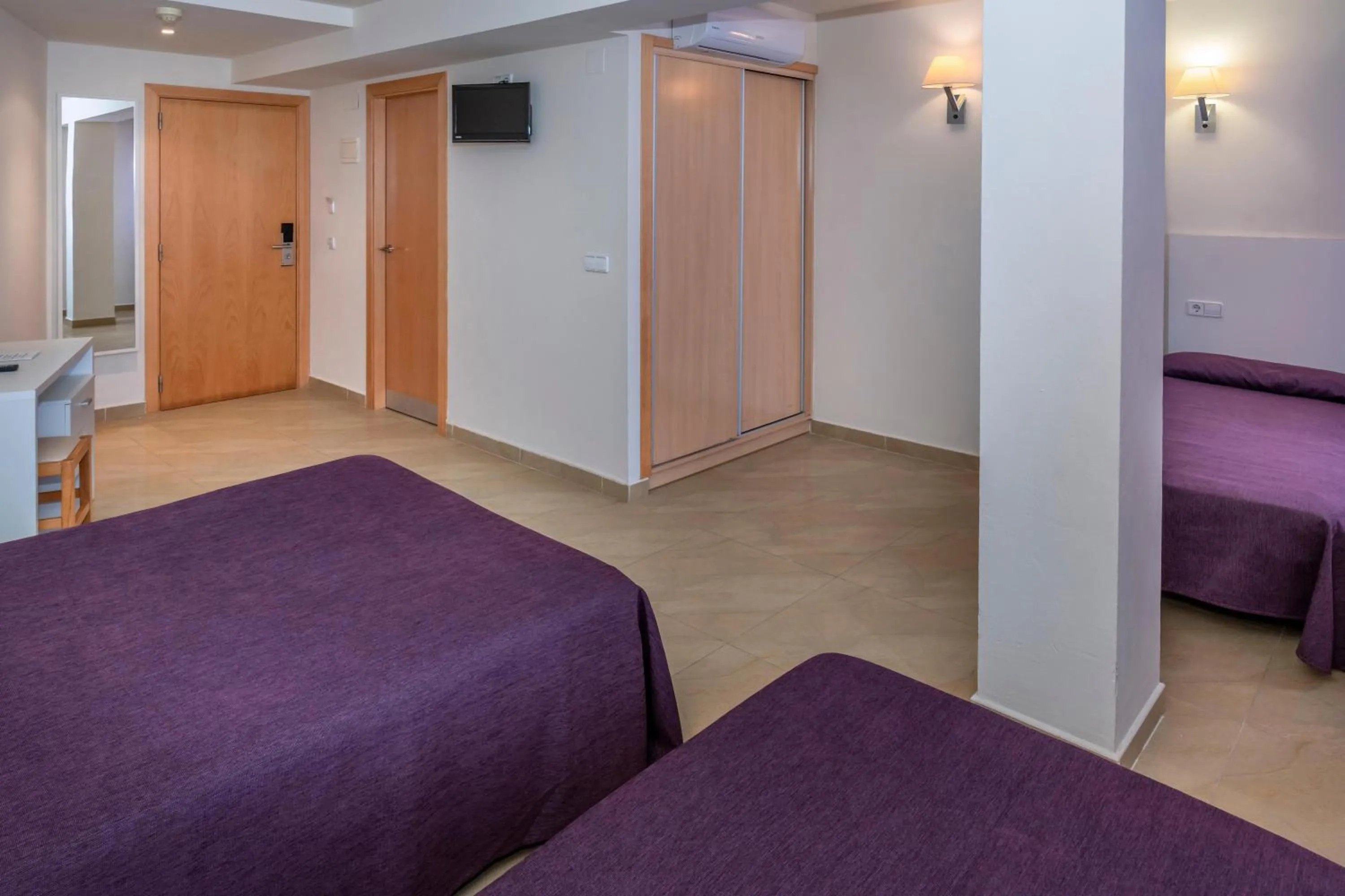 Photo of the whole room, TV/Entertainment Center in Moremar Hotel