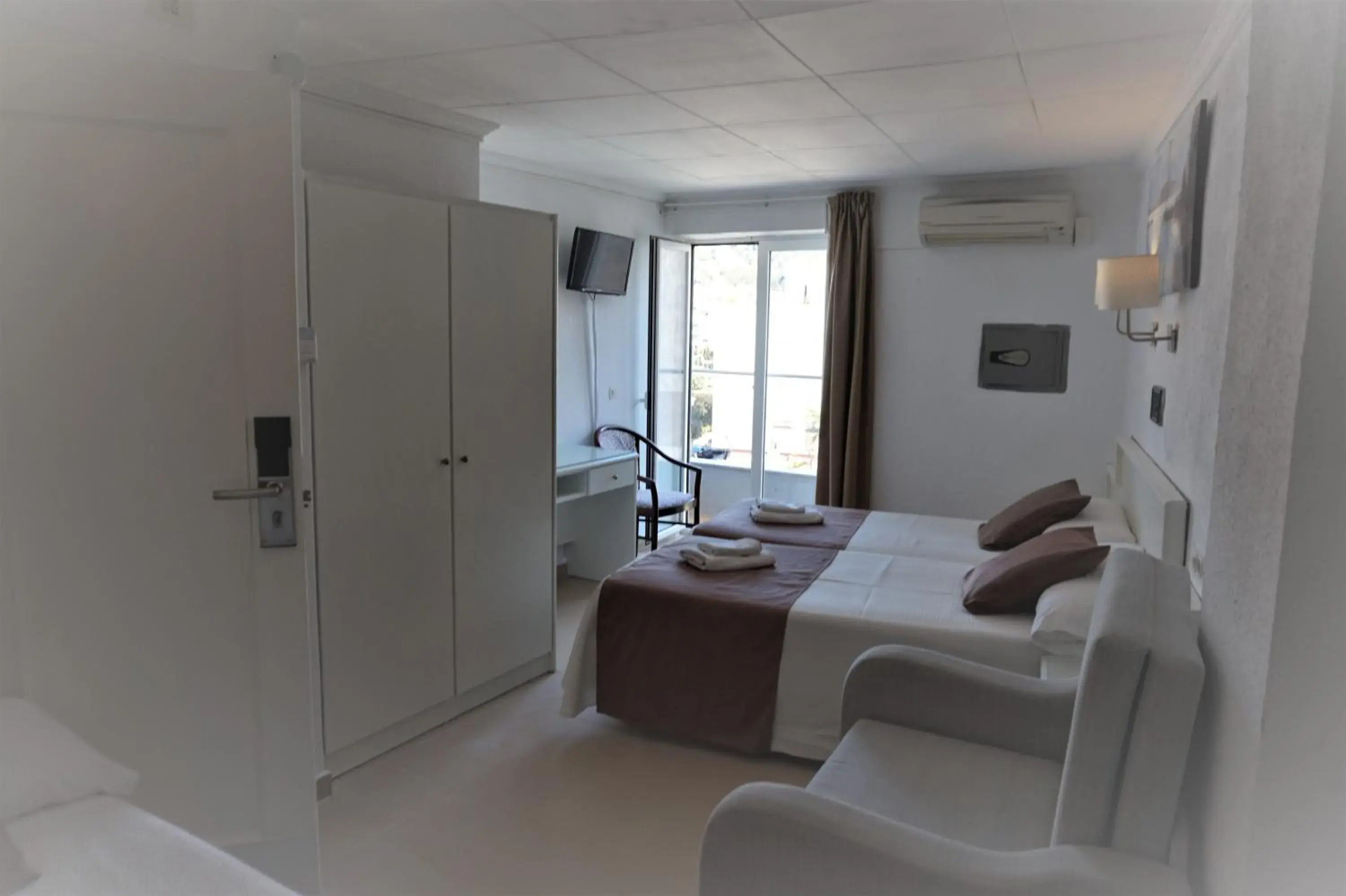 Quadruple Room in Hotel Hermes Quadruple Room in Hotel Hermes