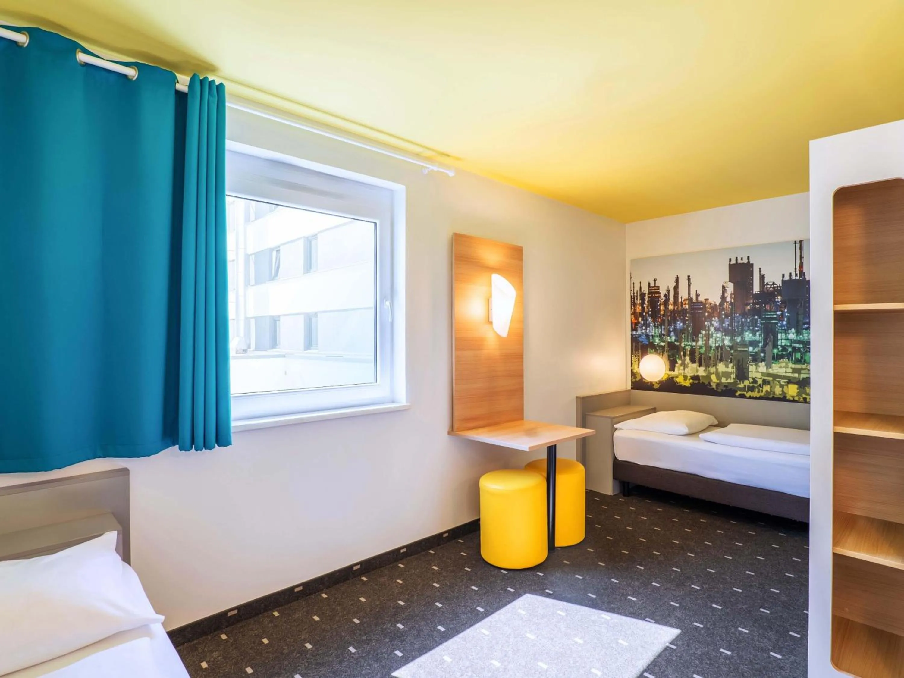 Photo of the whole room, Bed in B&B Hotel Ludwigshafen