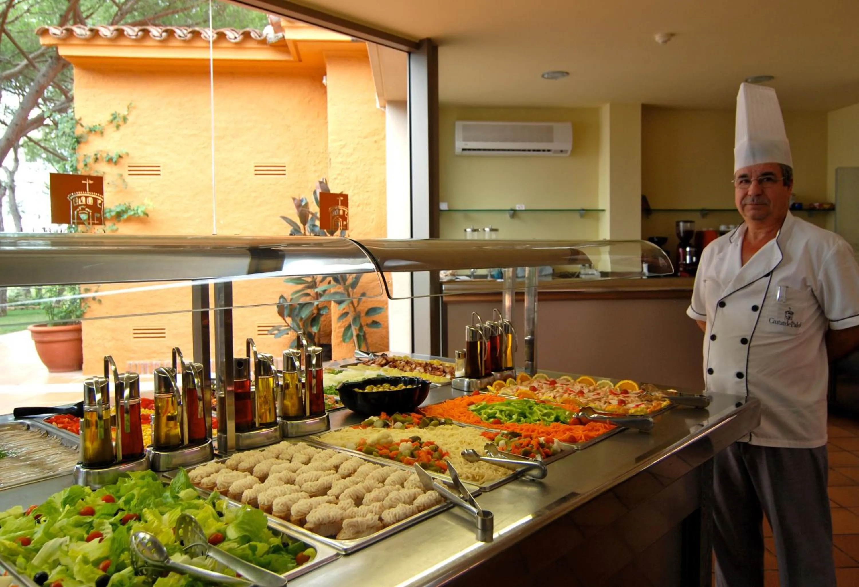 Staff in Aparthotel Ciutat de Palol