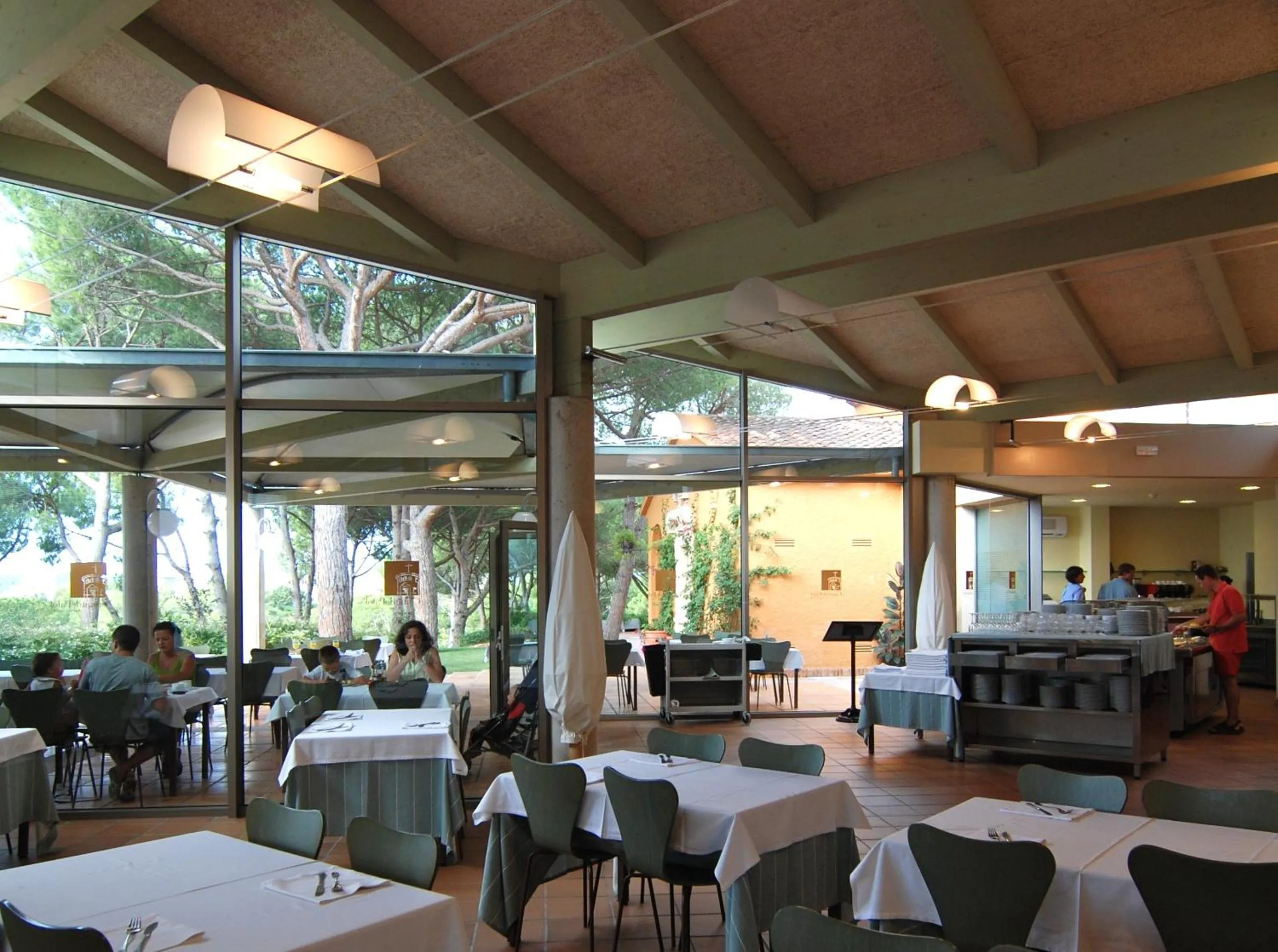 Restaurant/places to eat in Aparthotel Ciutat de Palol
