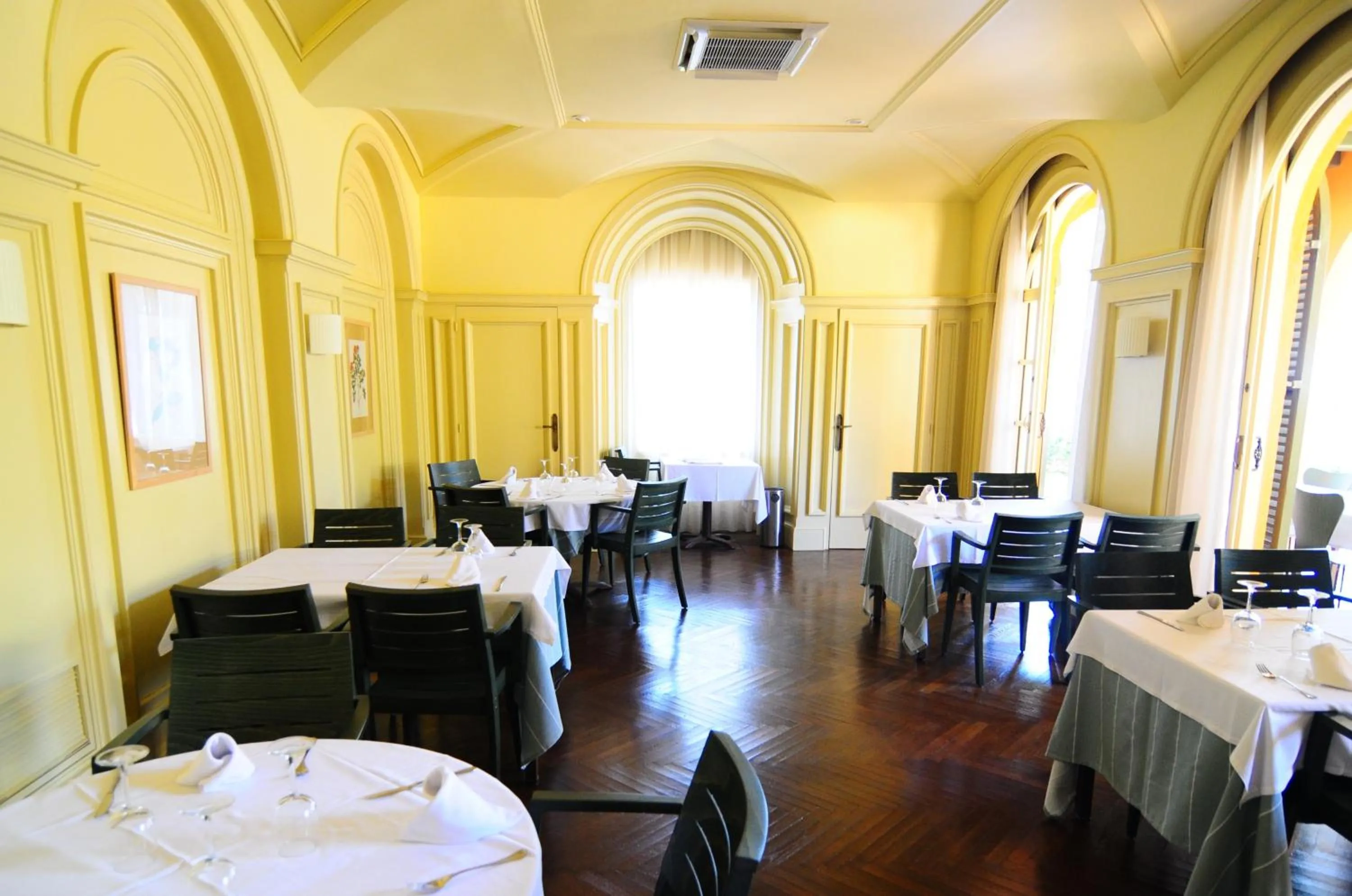 Restaurant/places to eat in Aparthotel Ciutat de Palol
