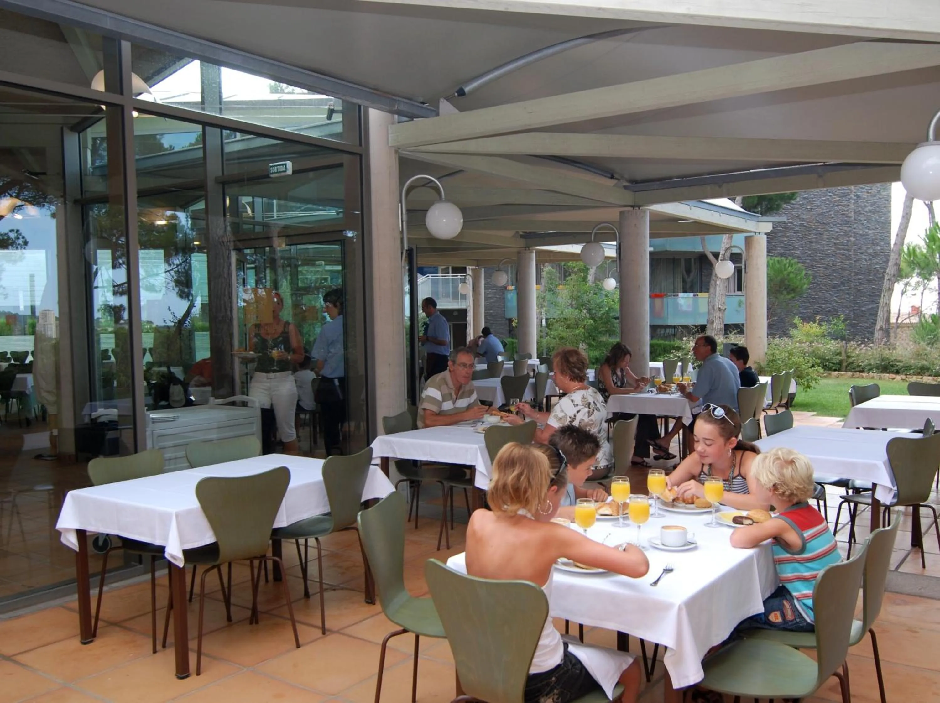 Restaurant/places to eat in Aparthotel Ciutat de Palol