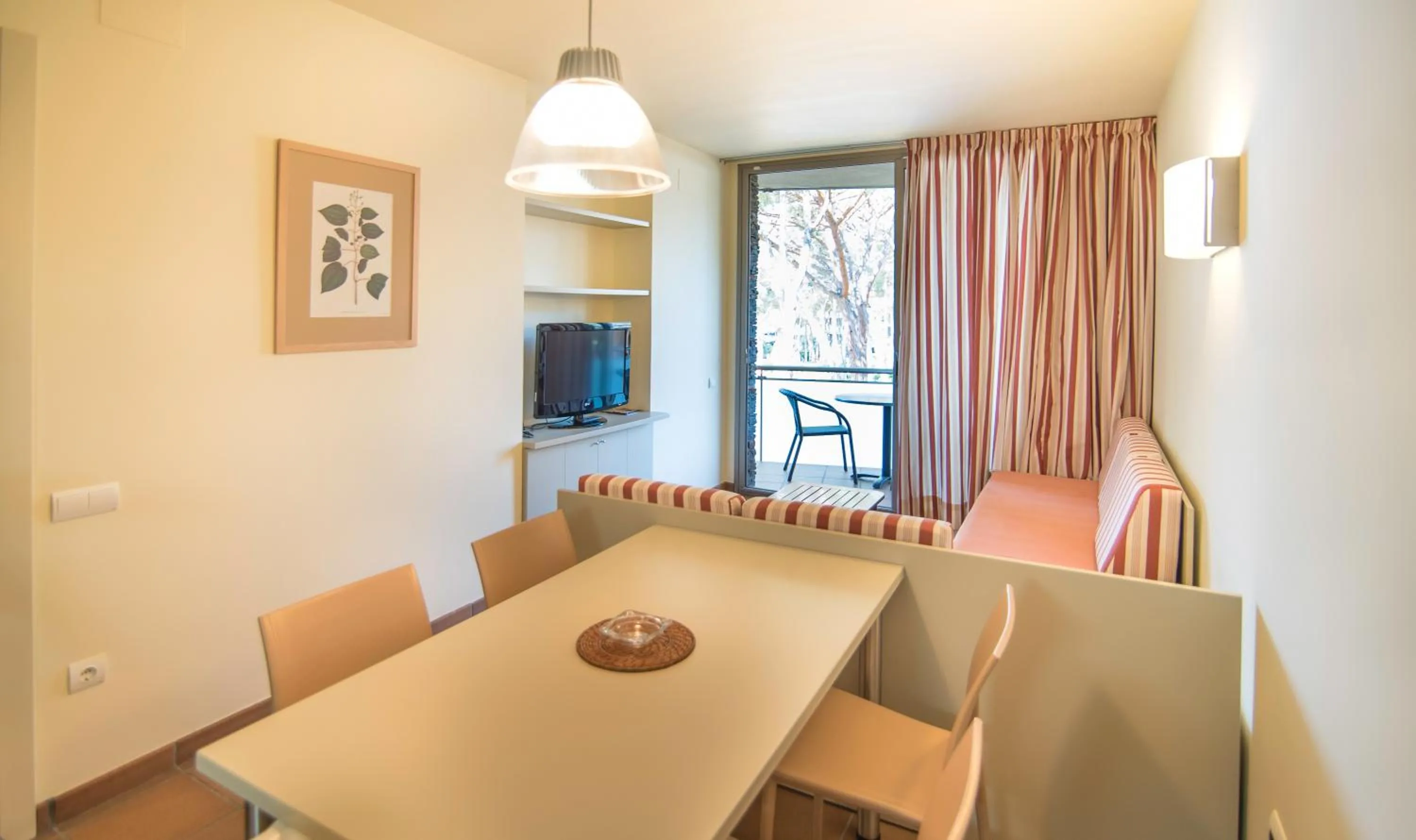 TV and multimedia in Aparthotel Ciutat de Palol