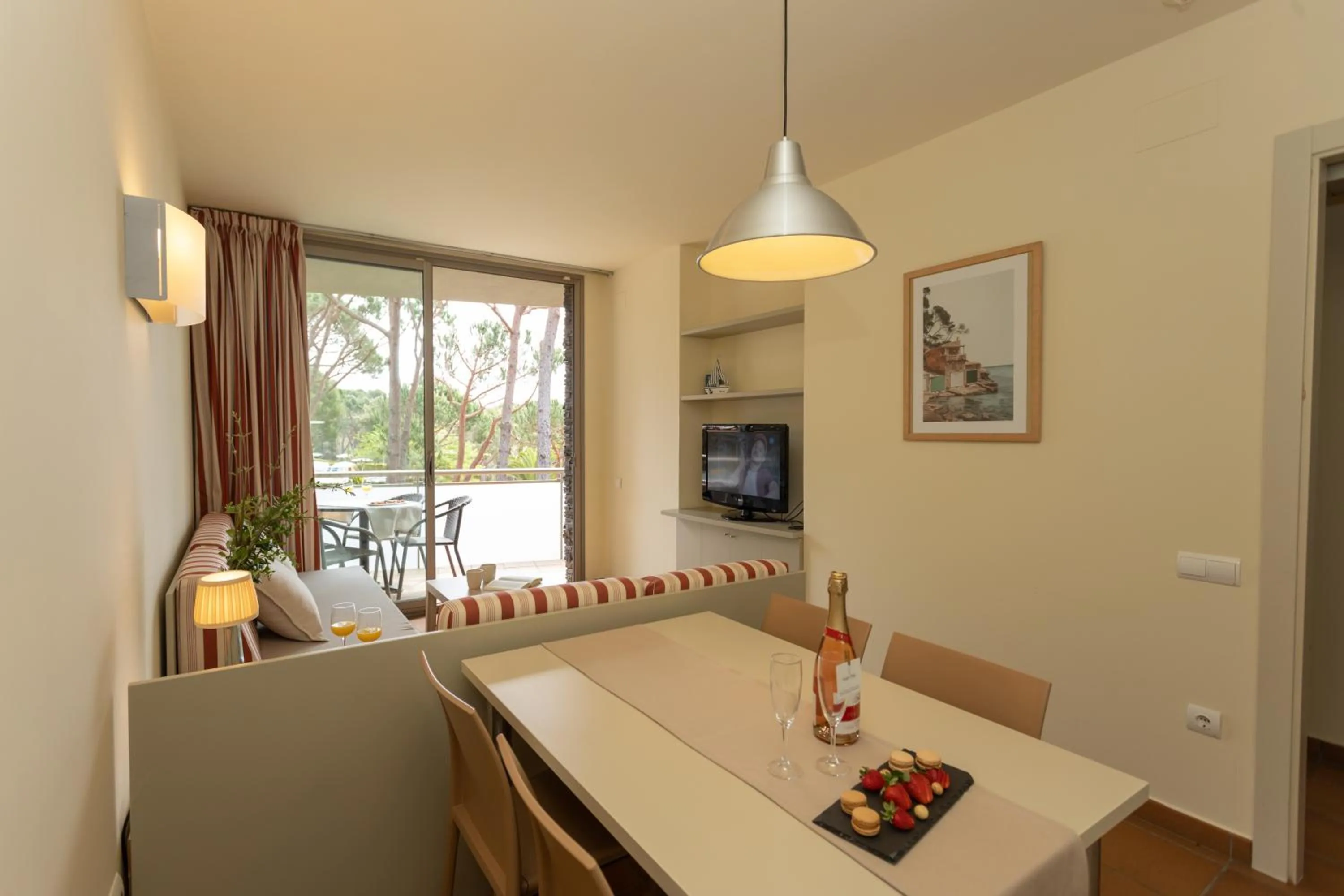 Dining area in Aparthotel Ciutat de Palol