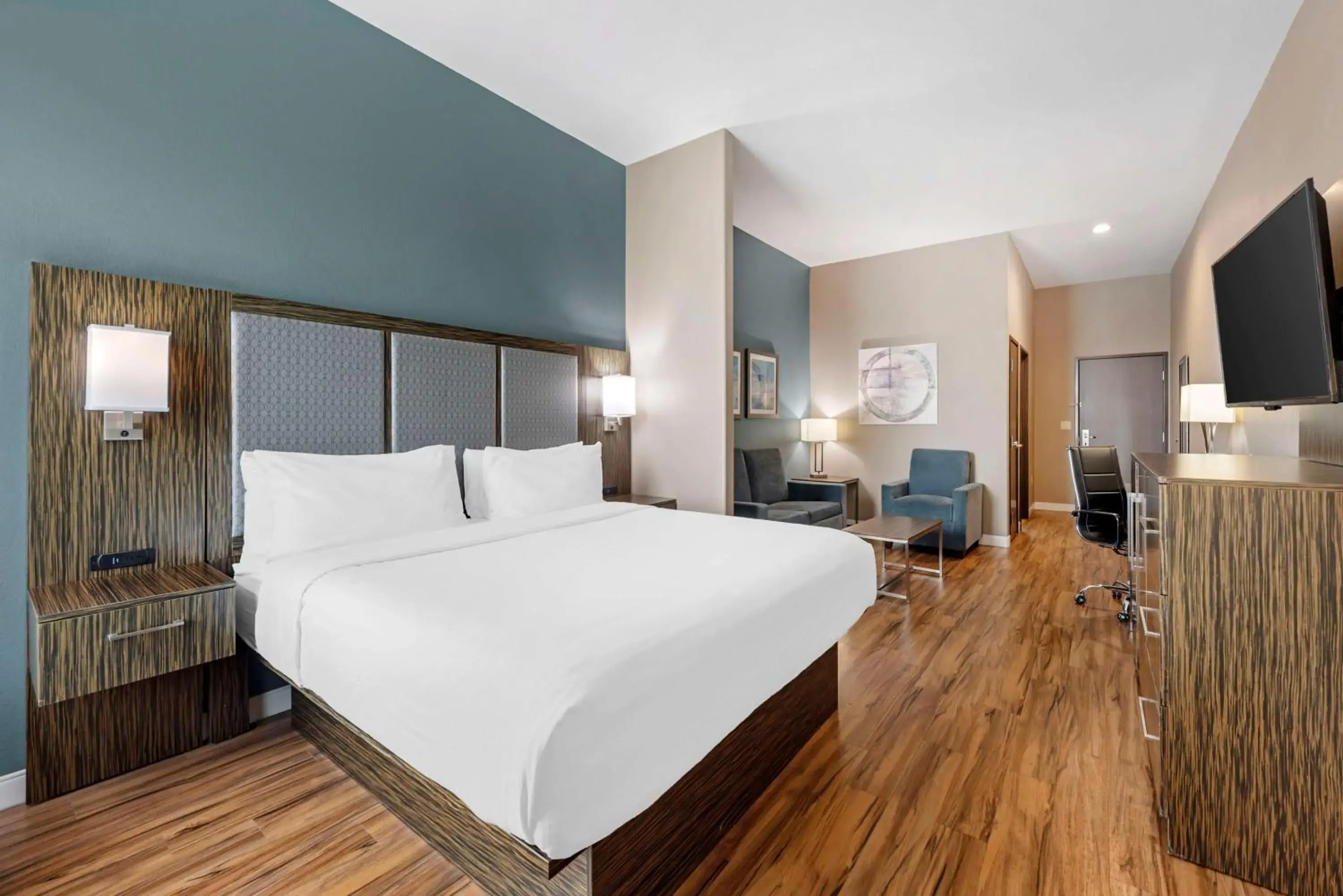 Photo of the whole room, Bed in Best Western Plus Pflugerville Inn & Suites Photo of the whole room, Bed in Best Western Plus Pflugerville Inn & Suites