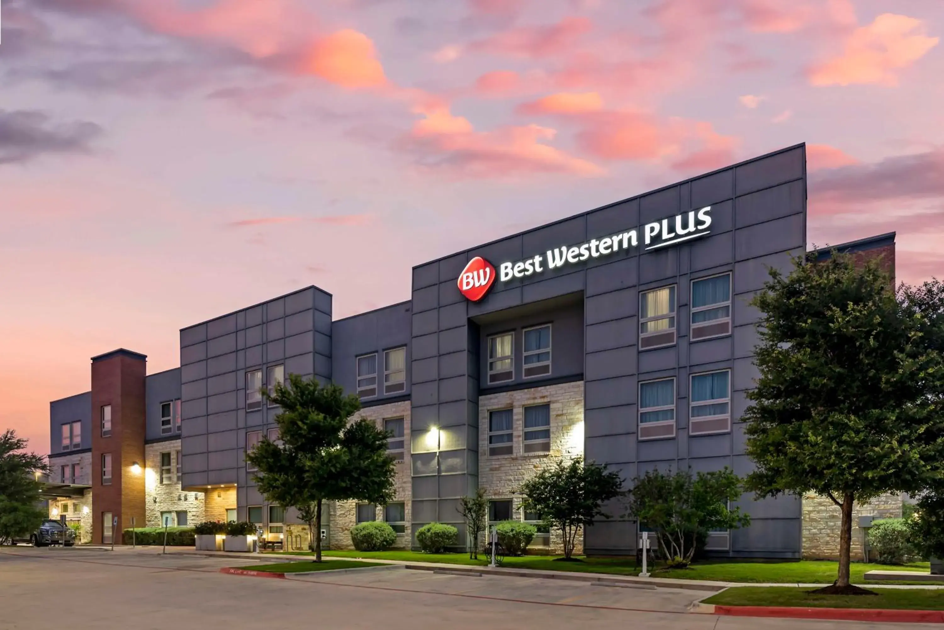Property building in Best Western Plus Pflugerville Inn & Suites Property building in Best Western Plus Pflugerville Inn & Suites