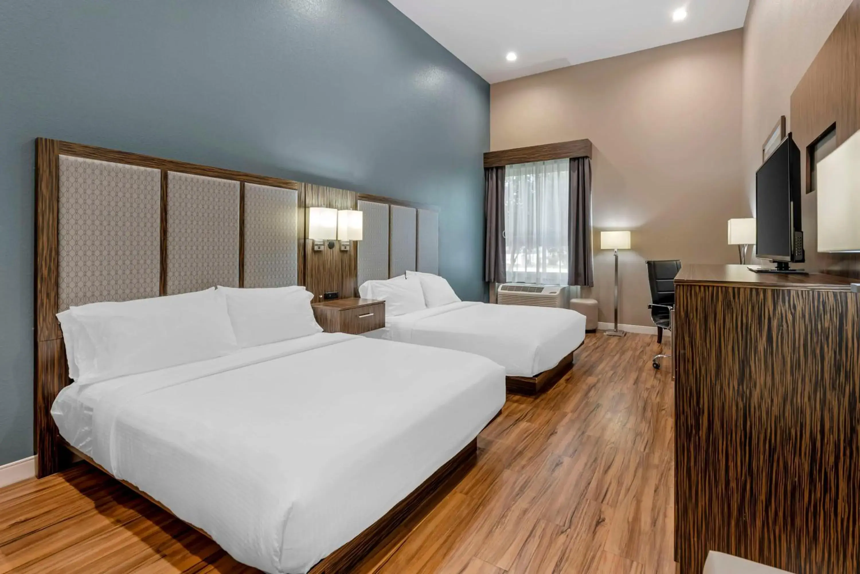 Queen Room with Two Queen Beds and Bath Tub - Pet Friendly/Disability Access in Best Western Plus Pflugerville Inn & Suites Queen Room with Two Queen Beds and Bath Tub - Pet Friendly/Disability Access in Best Western Plus Pflugerville Inn & Suites