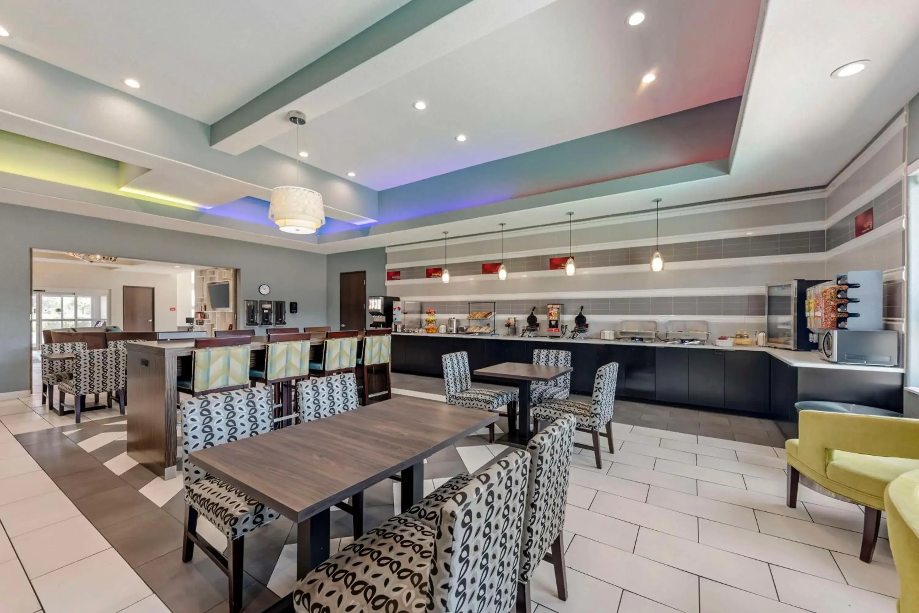 Breakfast in Best Western Plus Pflugerville Inn & Suites Breakfast in Best Western Plus Pflugerville Inn & Suites