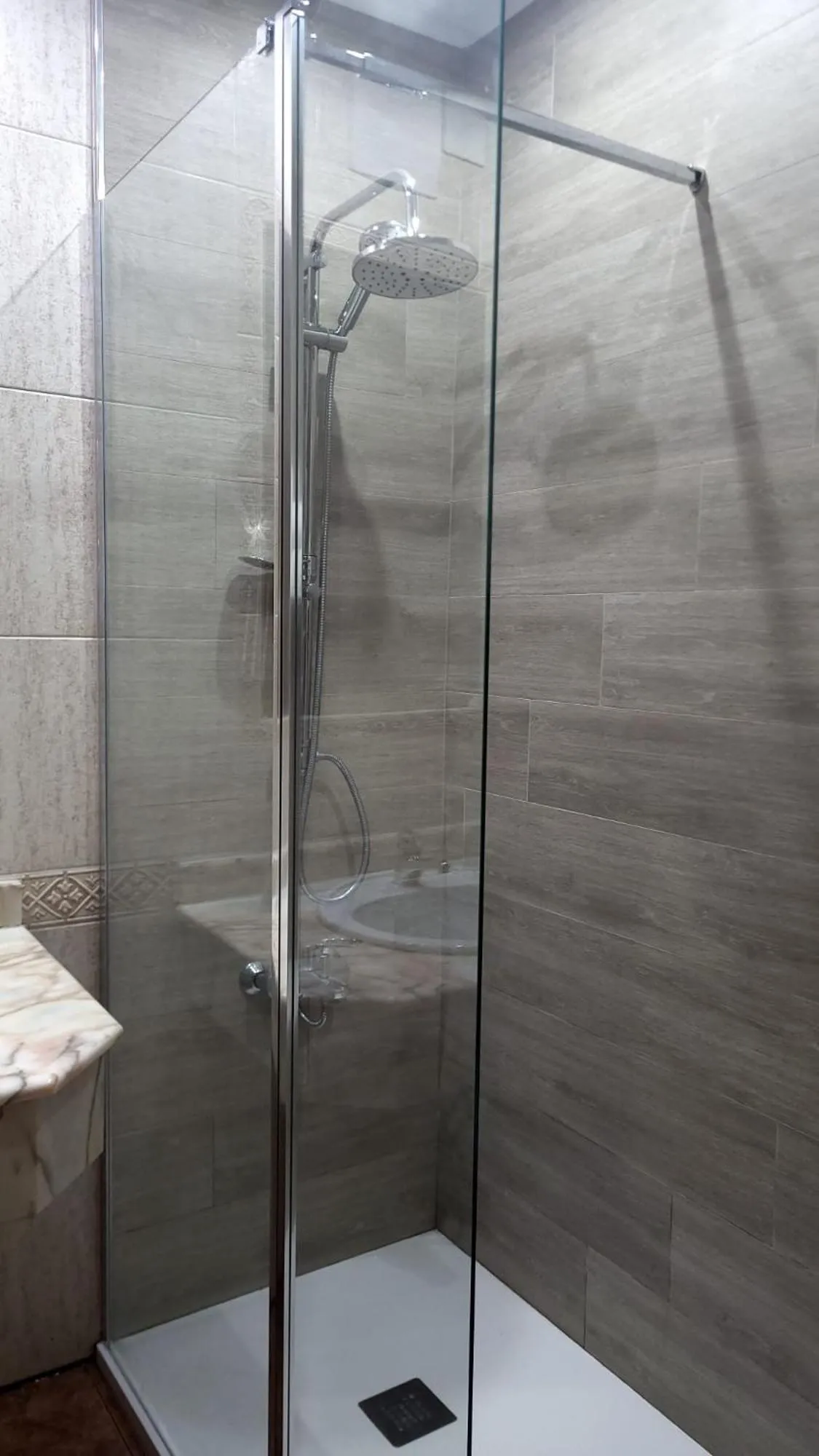 Shower in Hotel Salvador