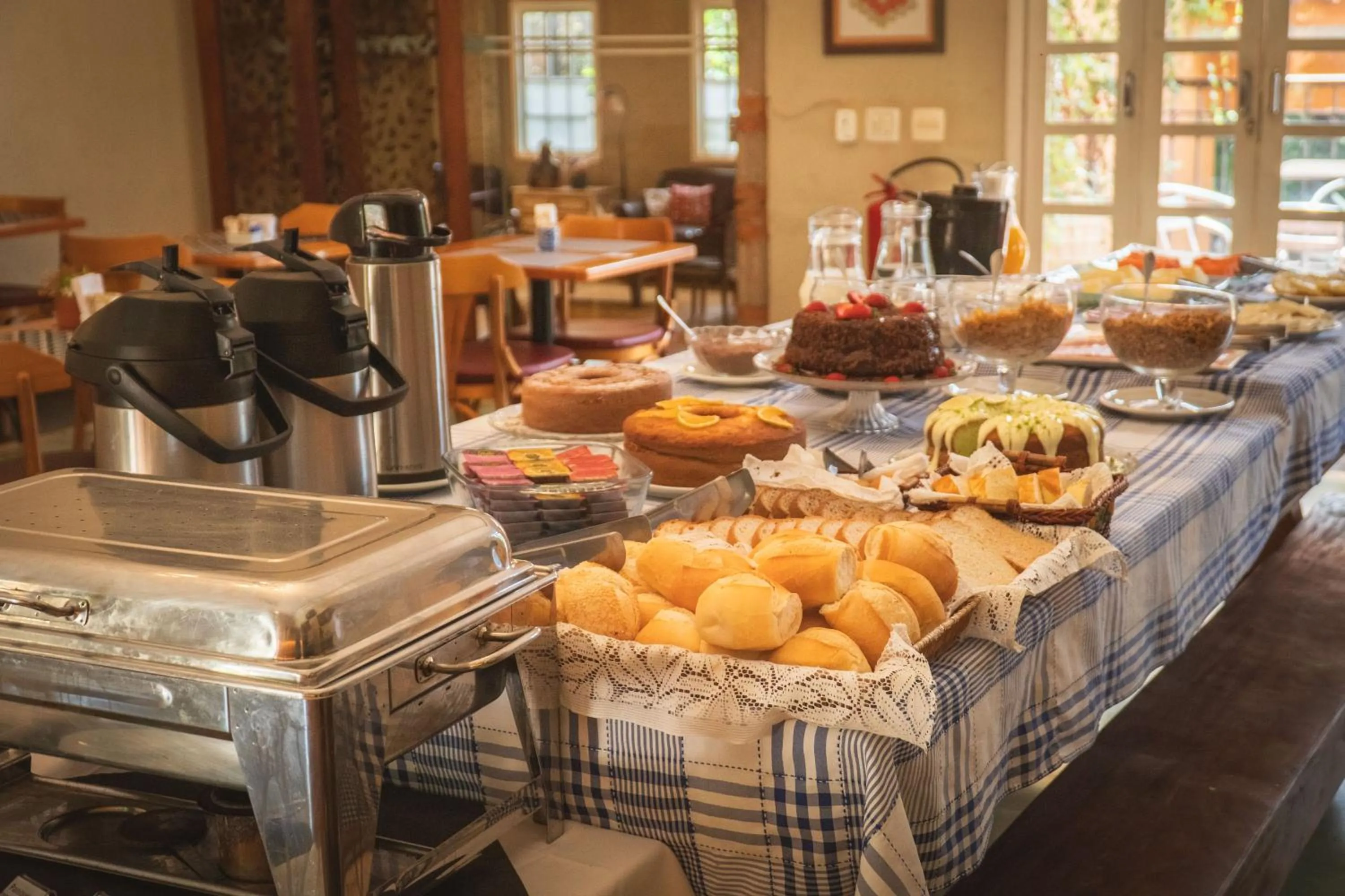 Restaurant/places to eat in Vila Real Hotel