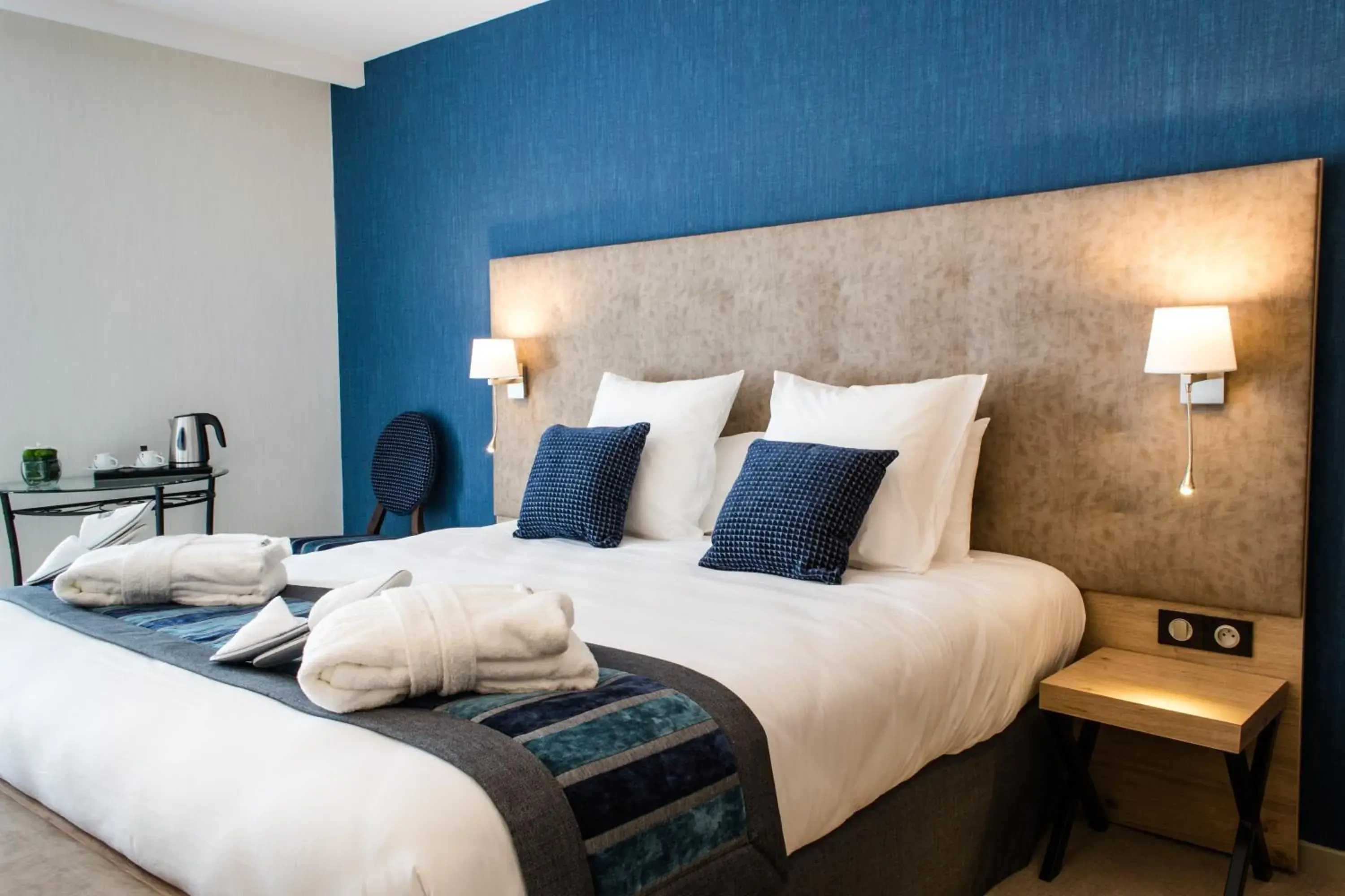 Balcony/Terrace, Bed in Hôtel Le Rive Droite & SPA Balcony/Terrace, Bed in Hôtel Le Rive Droite & SPA