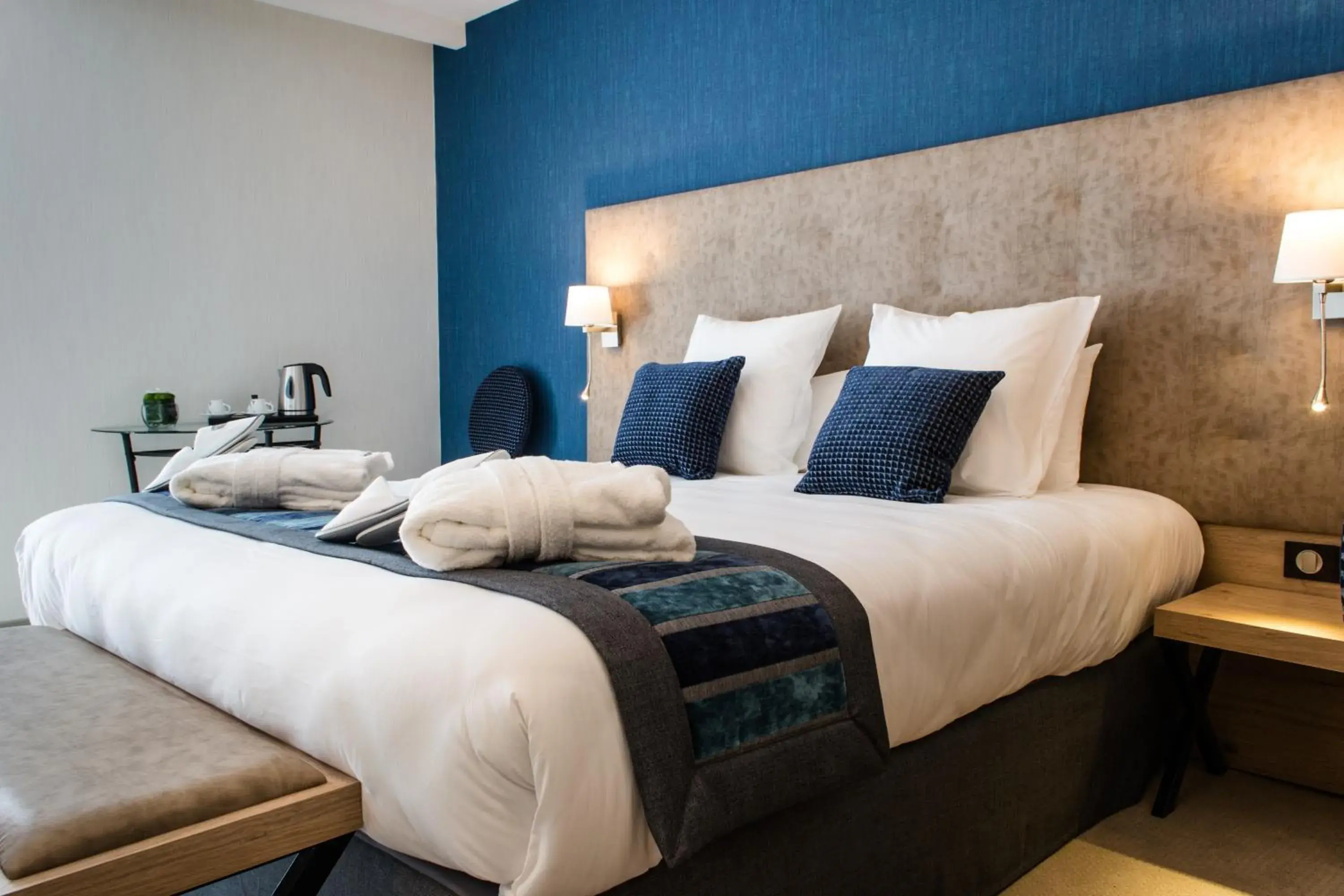 Bed in Hôtel Le Rive Droite & SPA Bed in Hôtel Le Rive Droite & SPA