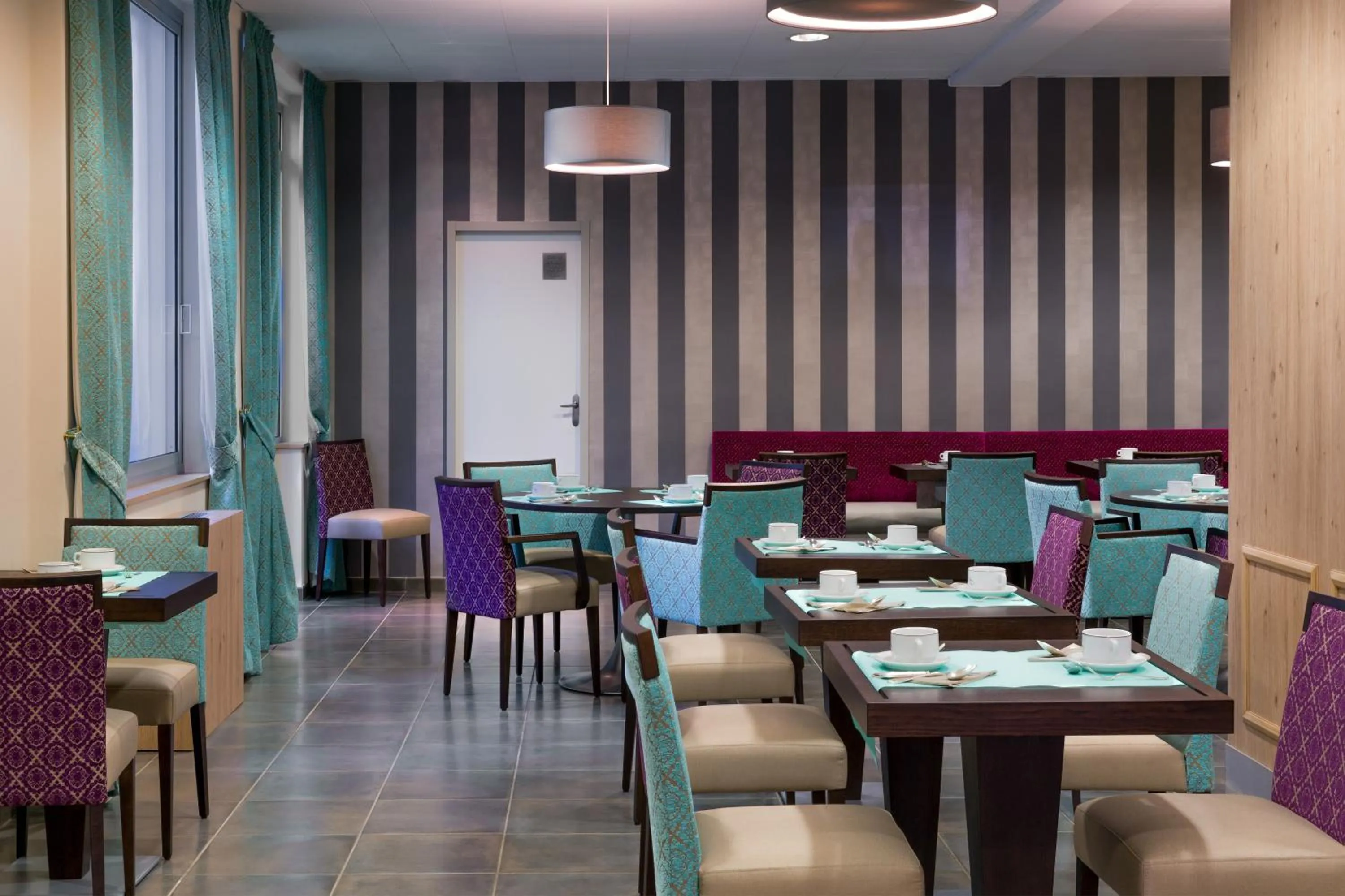 Breakfast in Hôtel Le Rive Droite & SPA