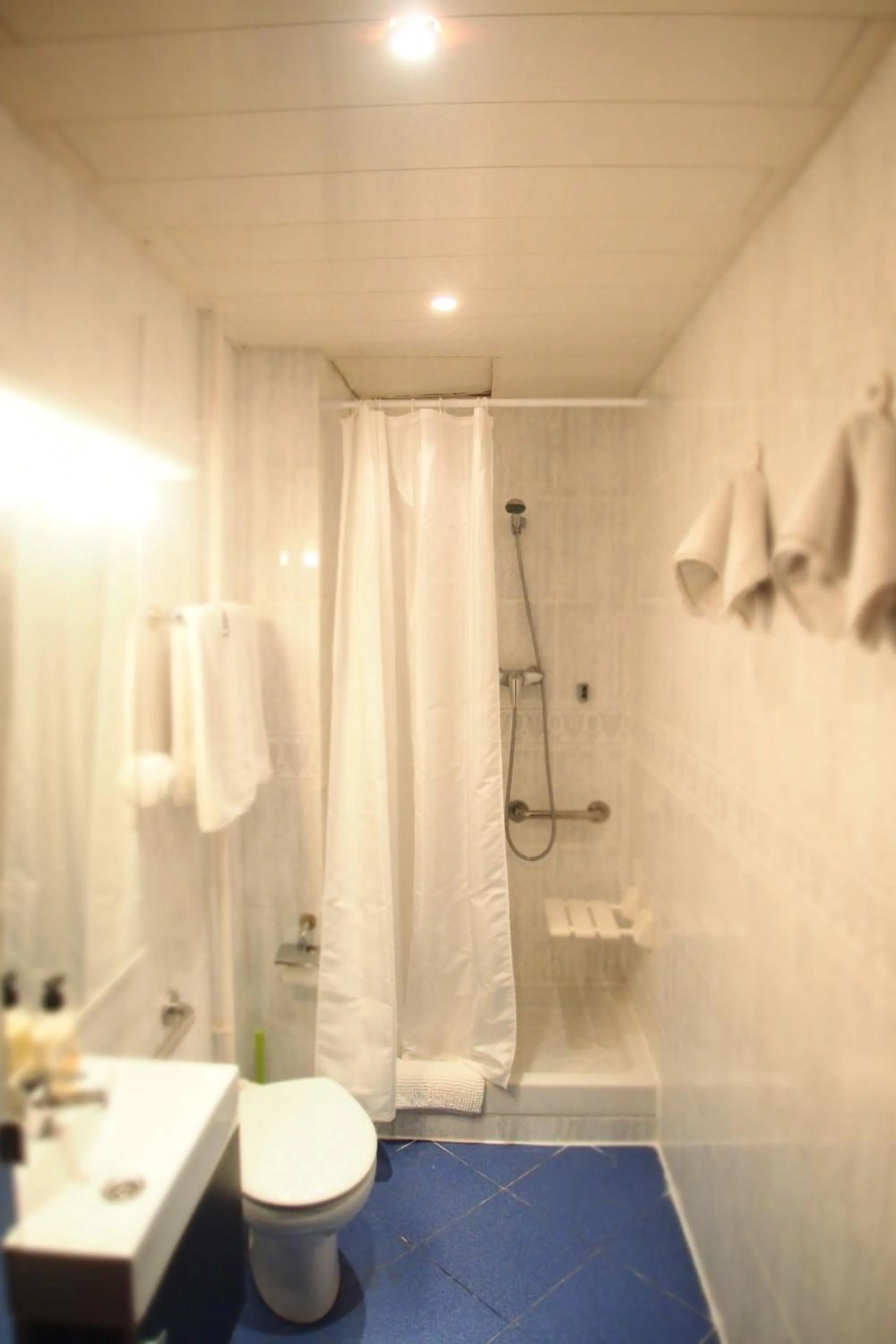 Bathroom in Privat Hotel Liberty Sitges