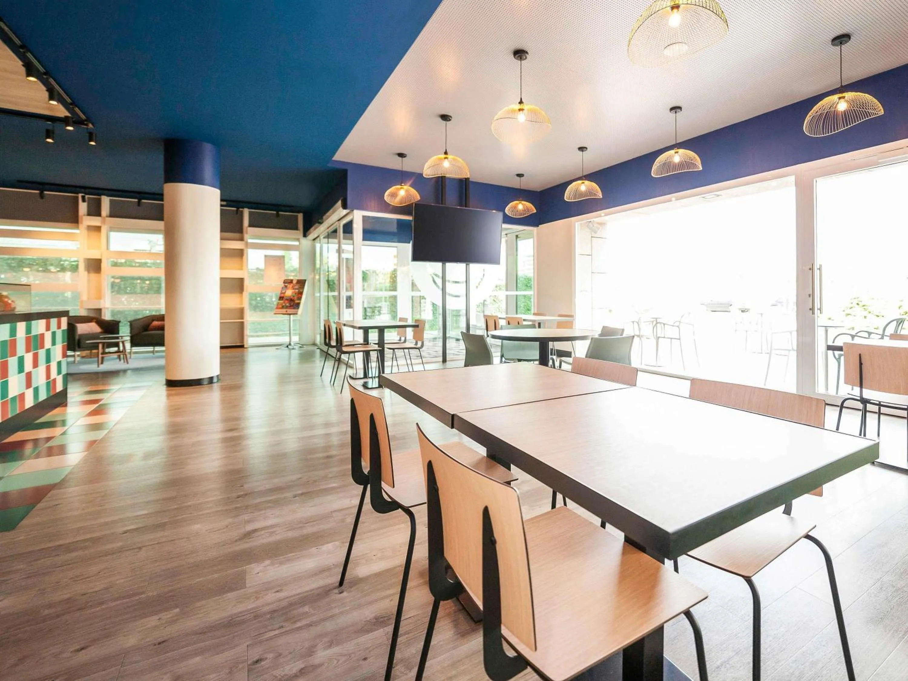 Lounge or bar in Ibis Alcala de Henares La Garena