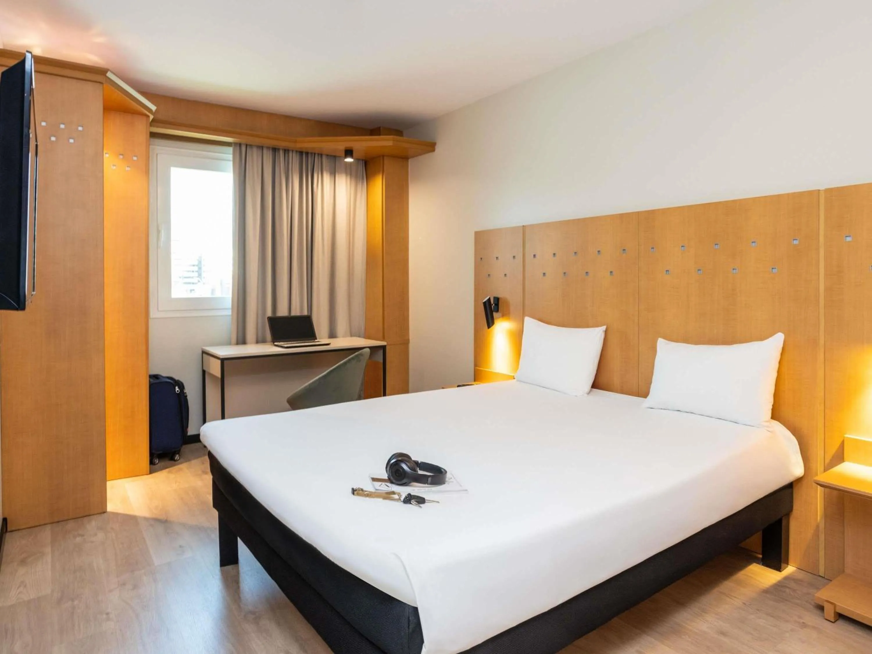 Property building, Bed in Ibis Alcala de Henares La Garena