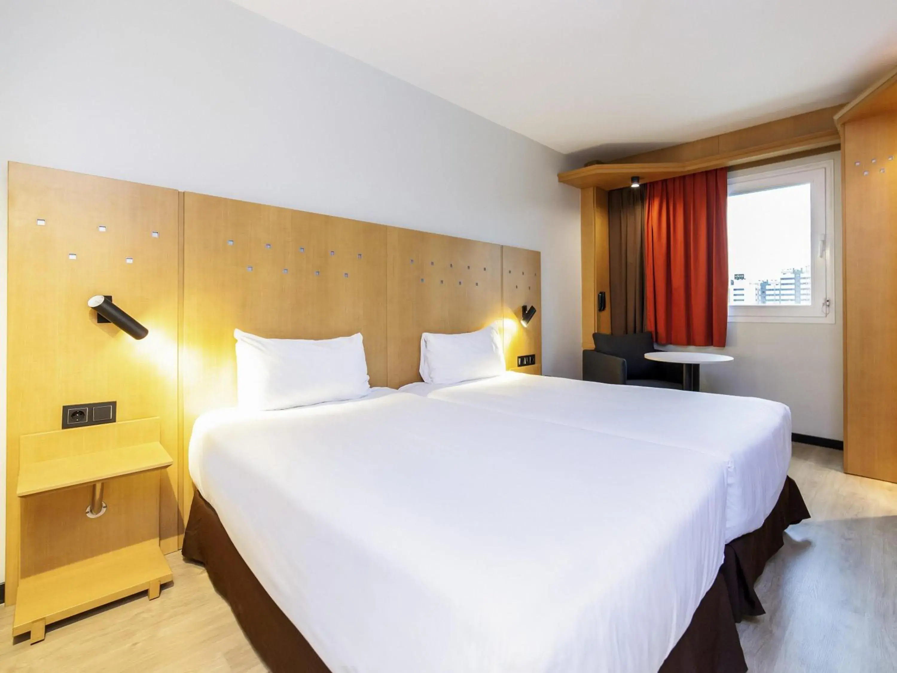 Standard Twin Room in Ibis Alcala de Henares La Garena Standard Twin Room in Ibis Alcala de Henares La Garena